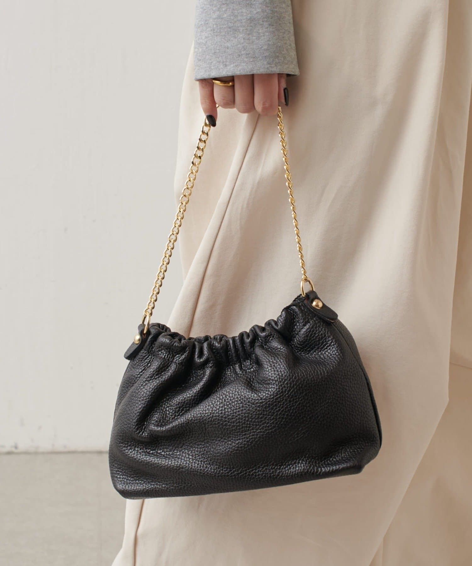 《 Lui's FEMME(ルイス ファム)オリジナル25SSコレクション 》MILLELA FIRENZE チェーンショルダーバッグ●デザイン巾着ようなギャザーの入った丸いシルエットがかわ