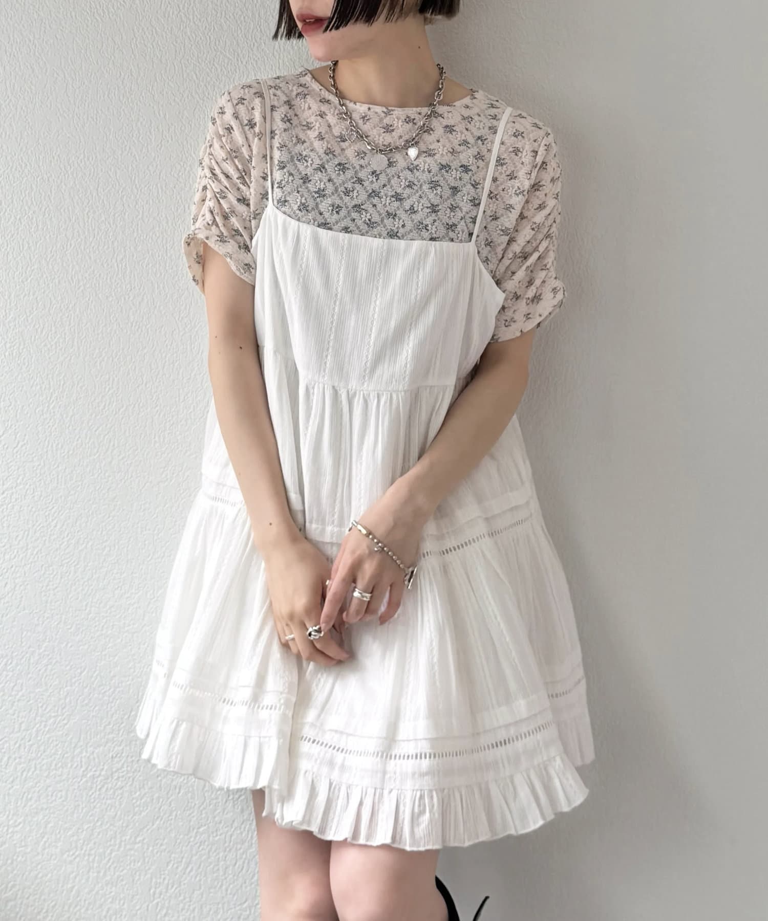 【新品完売品】ダブルクローゼット　コットンフリルワンピース　オフホワイト Alley by w closet（アリーバイダブルクローゼット）の「【Alley