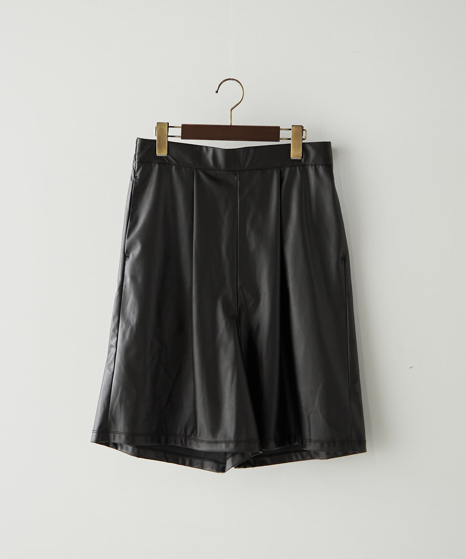 OUTLET(アウトレット) 【earthy_】エコレザーハーフパンツ