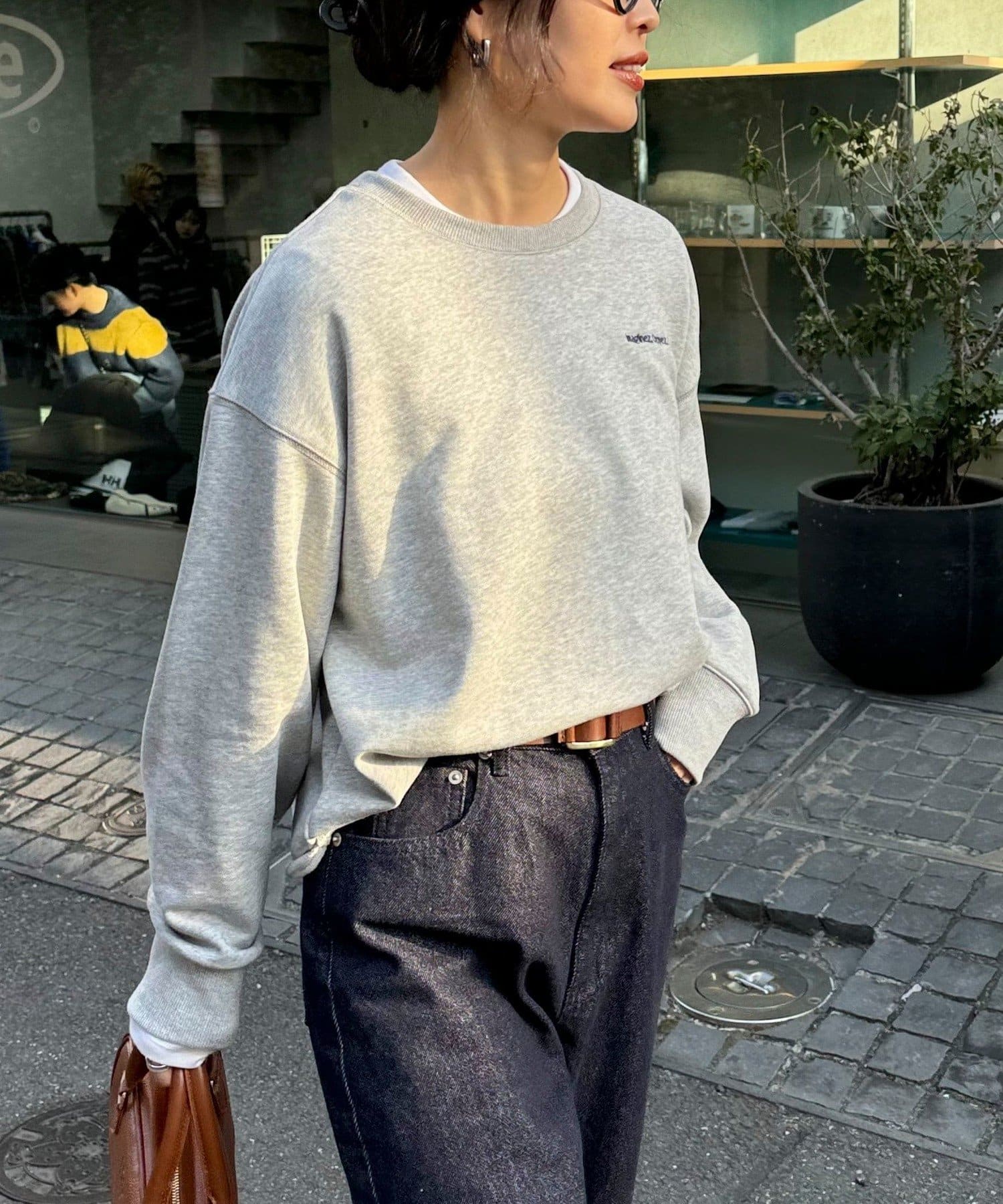 FREDY & GLOSTER(フレディ アンド グロスター) ロゴ刺繍コンパクトスウェットプルオーバー