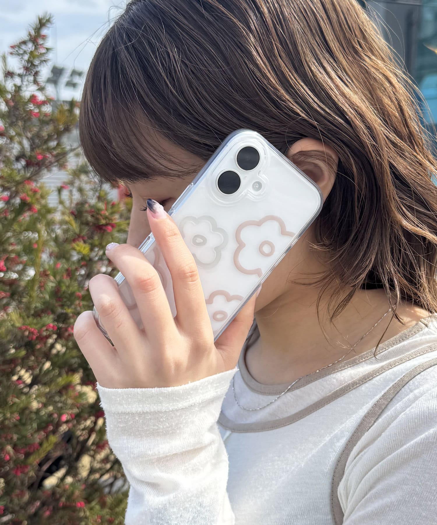 Lattice(ラティス) ニュアンスフラワースマホケース(iPhone16)