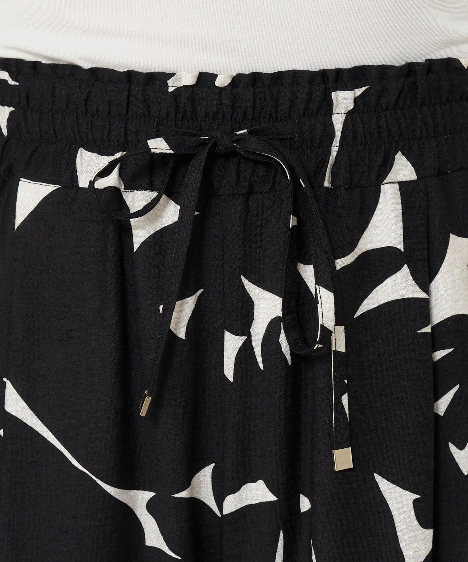 Jena　espace merveilleux(ジェナ　エスパスメルヴェイユ) 大判柄イージーパンツ