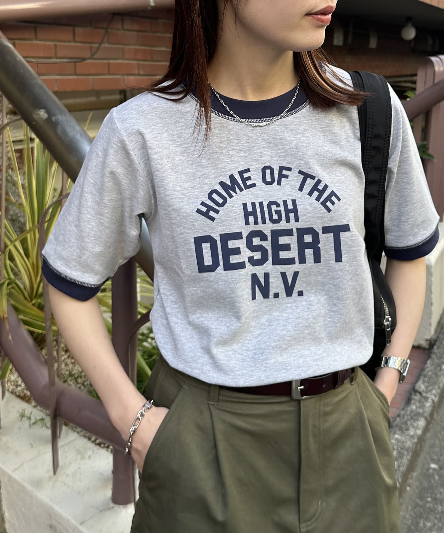 古着のような風合いが魅力☆●デザイン首元と袖口の配色がポイントになるリンガーTシャツはフロントのロゴデザインがヴィンテージ感をプラスします。ストレッチ性に優れた快適な着心地で、身体のラインをすっきり魅