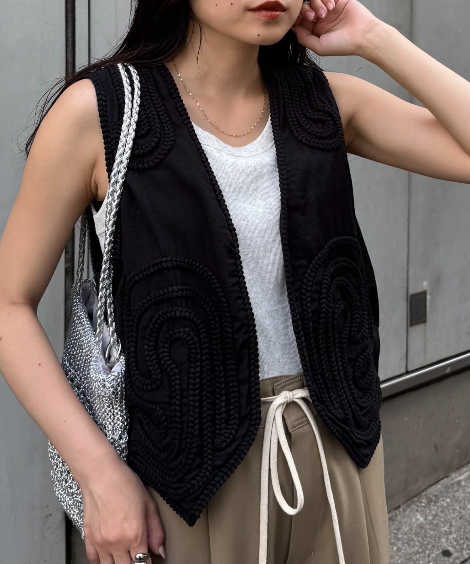 インド綿の風合いの良さ、拘りの刺繍がお洒落さを格上げしてくれるTYPYで人気のちょっと贅沢な【From India】大人女子のアップデートアイテム♡ロープ刺繍が目を惹く"贅沢ベスト"