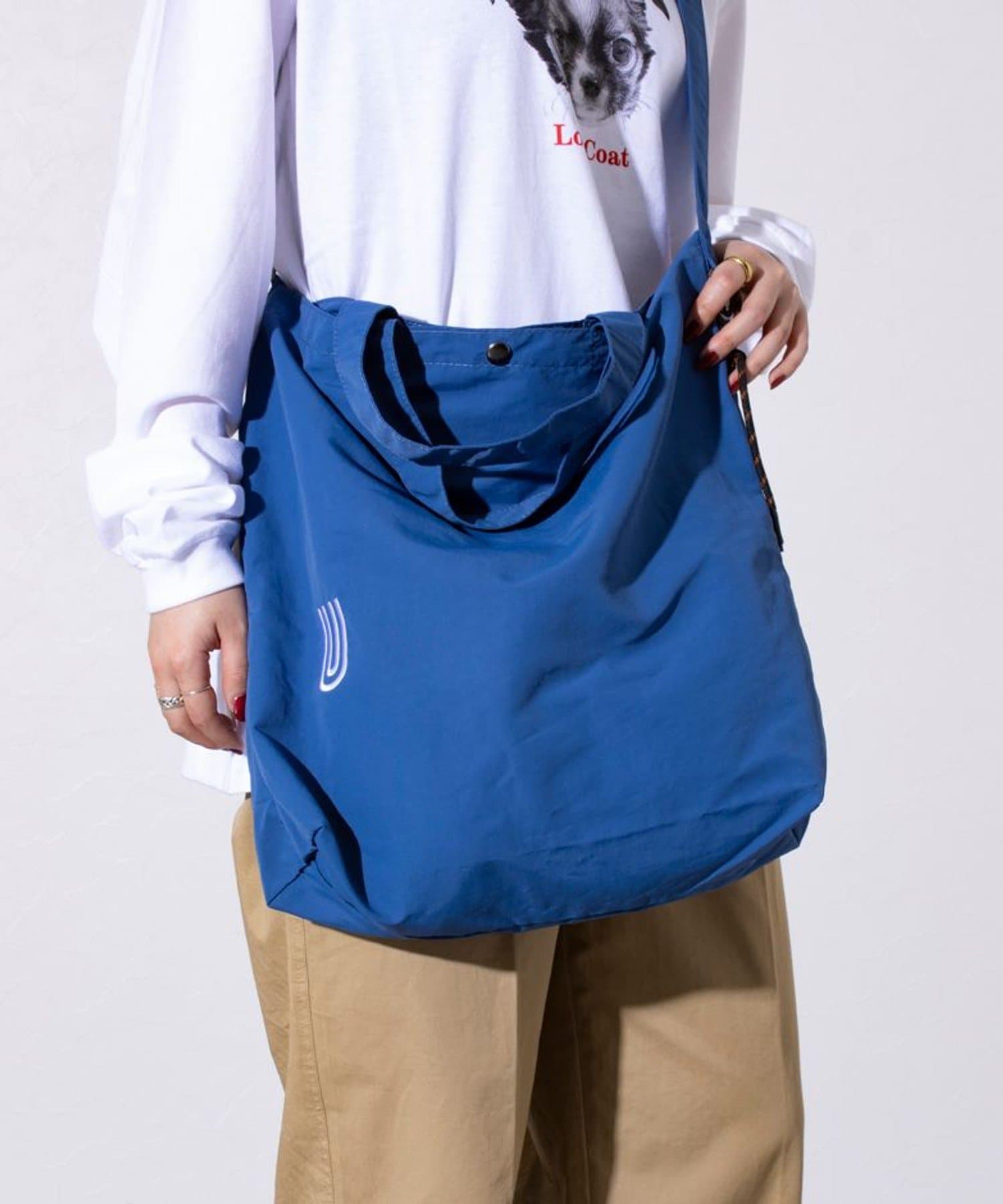 NO.UVO-200ワッシャー加工のショルダー、トートの2WAYバッグ。ブランドロゴ【U】刺繍加工が程よいアクセントになっています。またA4ファイルが余裕を持って入るサイズ感は研究された最も需要のある
