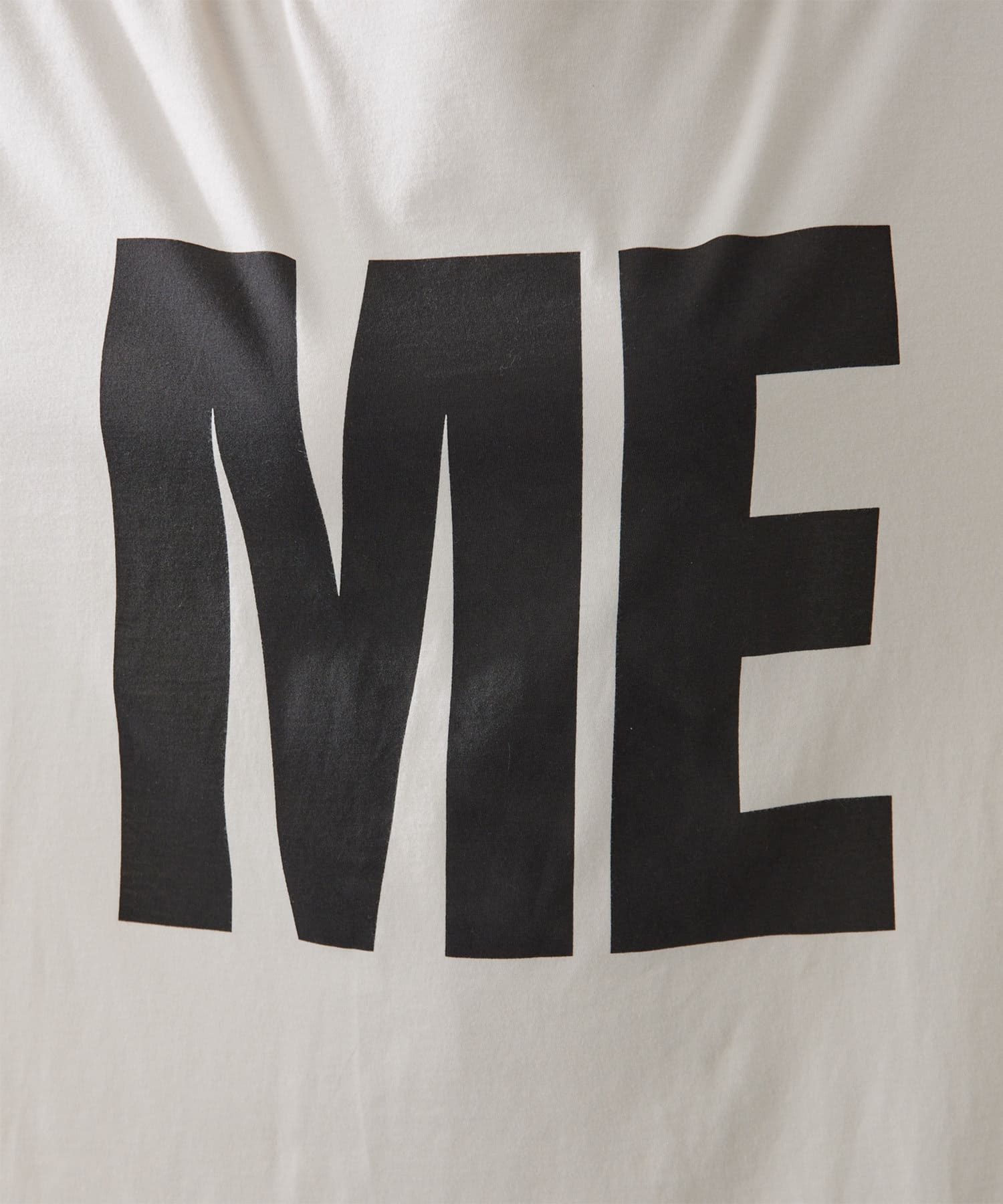 Whim Gazette(ウィム ガゼット) 【KATHARINE HAMNETT×Whim Gazetteコラボ】MEロゴTシャツ