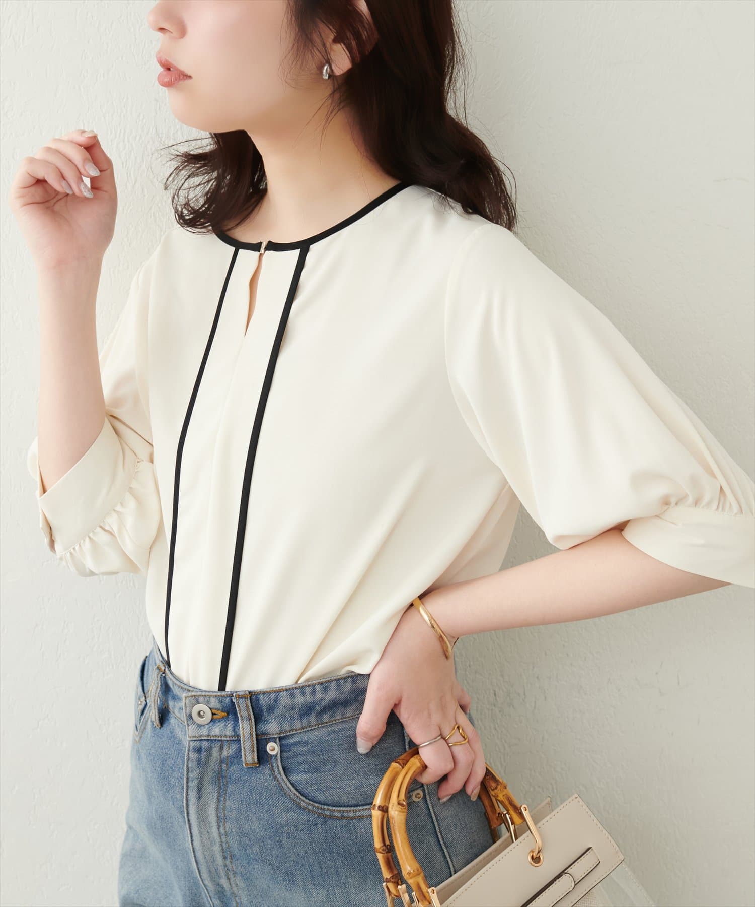 natural couture(ナチュラルクチュール) メタルホック付き配色6分袖ブラウス