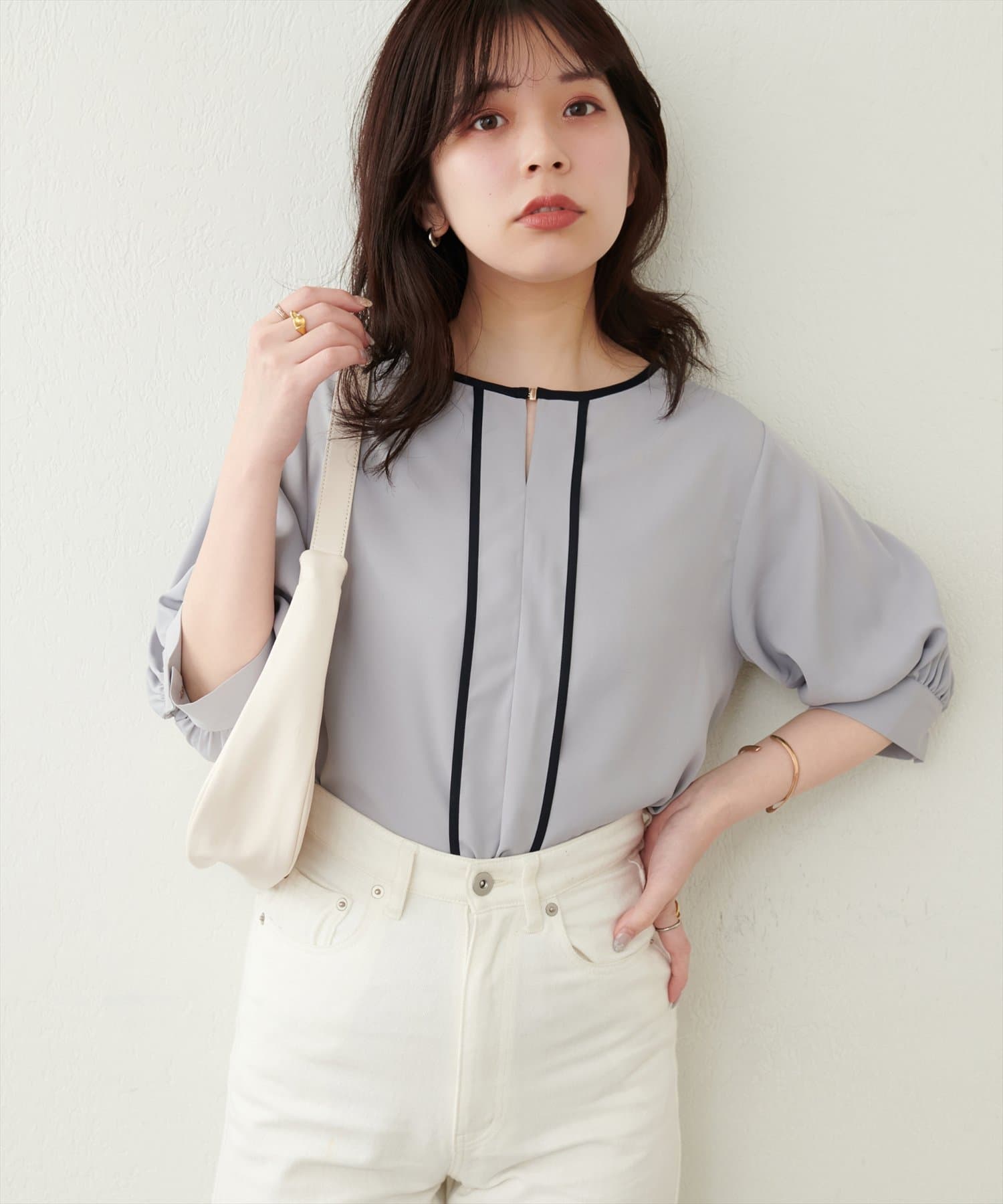 natural couture(ナチュラルクチュール) メタルホック付き配色6分袖ブラウス