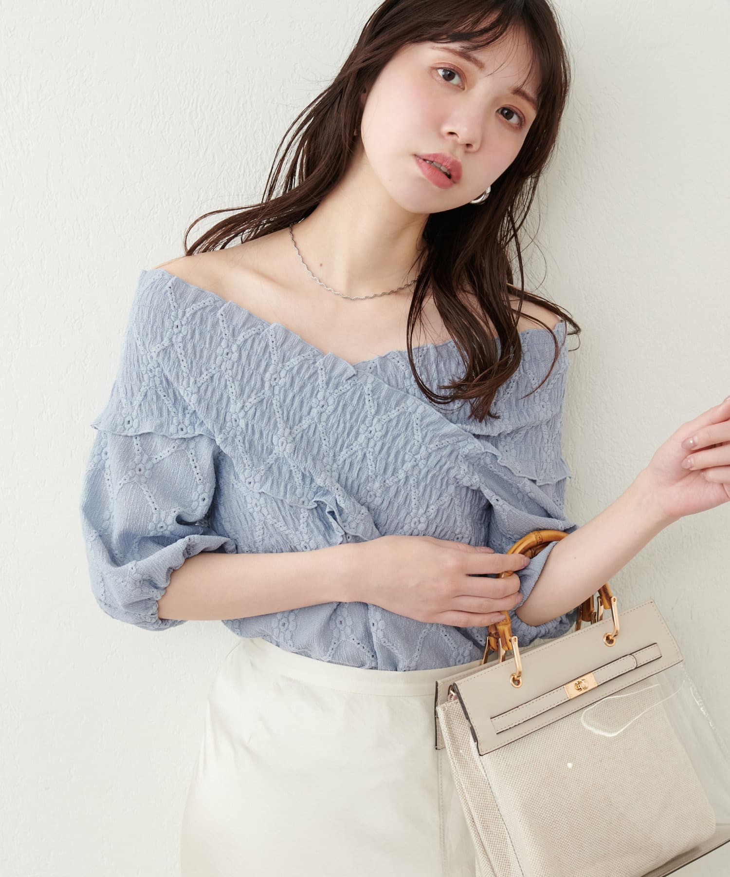 natural couture(ナチュラルクチュール) 【WEB限定】アイレットカットレースクロスオフショルプルオーバー