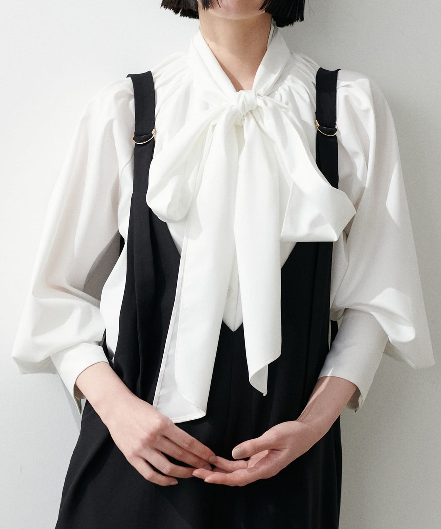 NICE CLAUP / OLIVE des OLIVE OUTLET(ナイスクラップ  / オリーブ デ オリーブ アウトレット) 【LARUTA】ボータイリボンギャザーブラウス