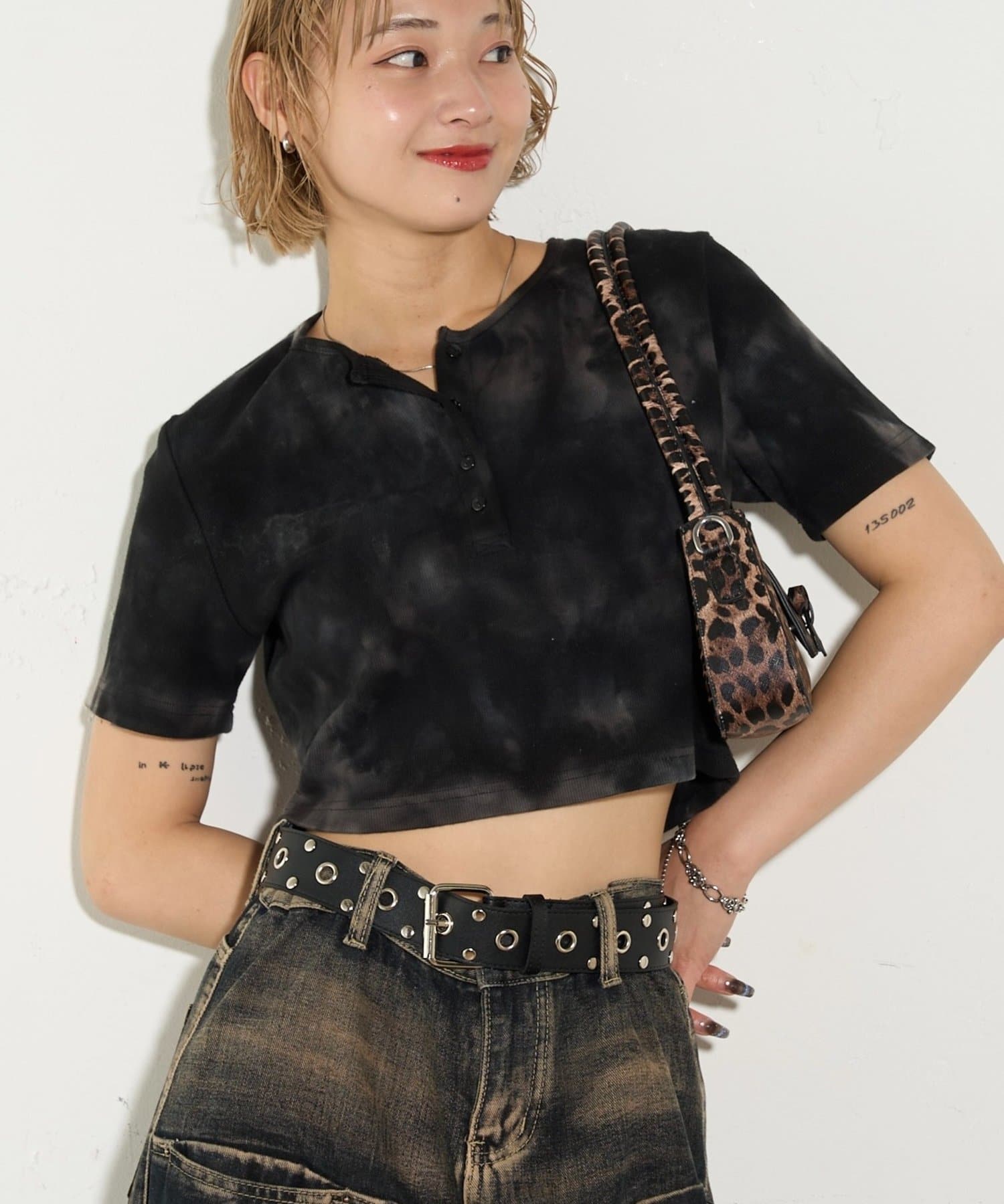 WHO’S WHO gallery(フーズフーギャラリー) アソートヘンリーネックTEE