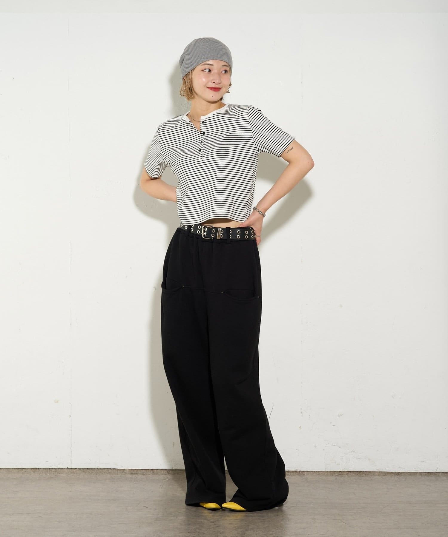 WHO’S WHO gallery(フーズフーギャラリー) アソートヘンリーネックTEE