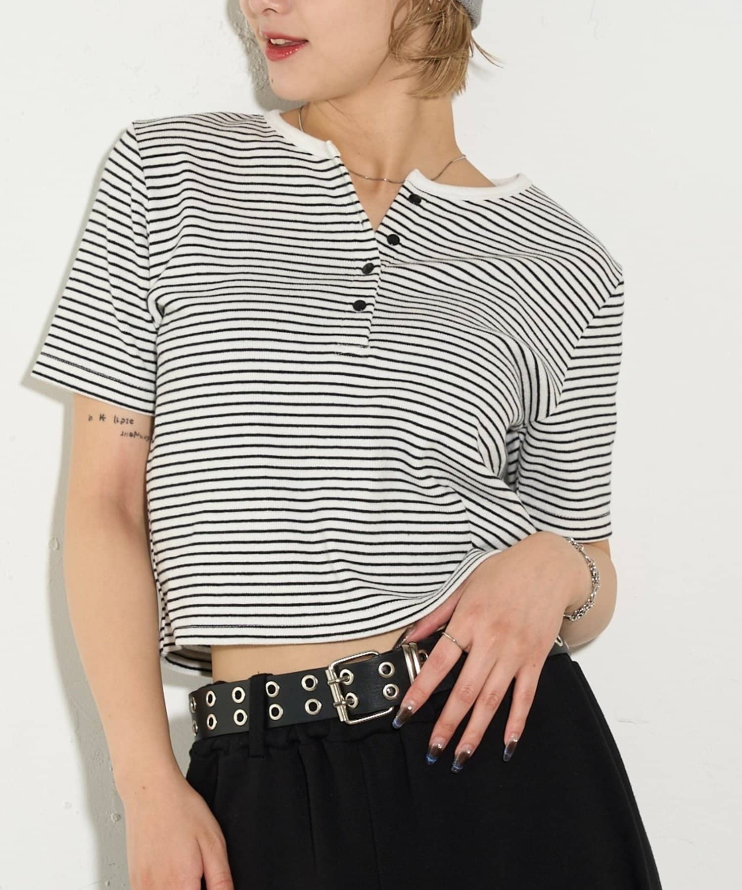 WHO’S WHO gallery(フーズフーギャラリー) アソートヘンリーネックTEE
