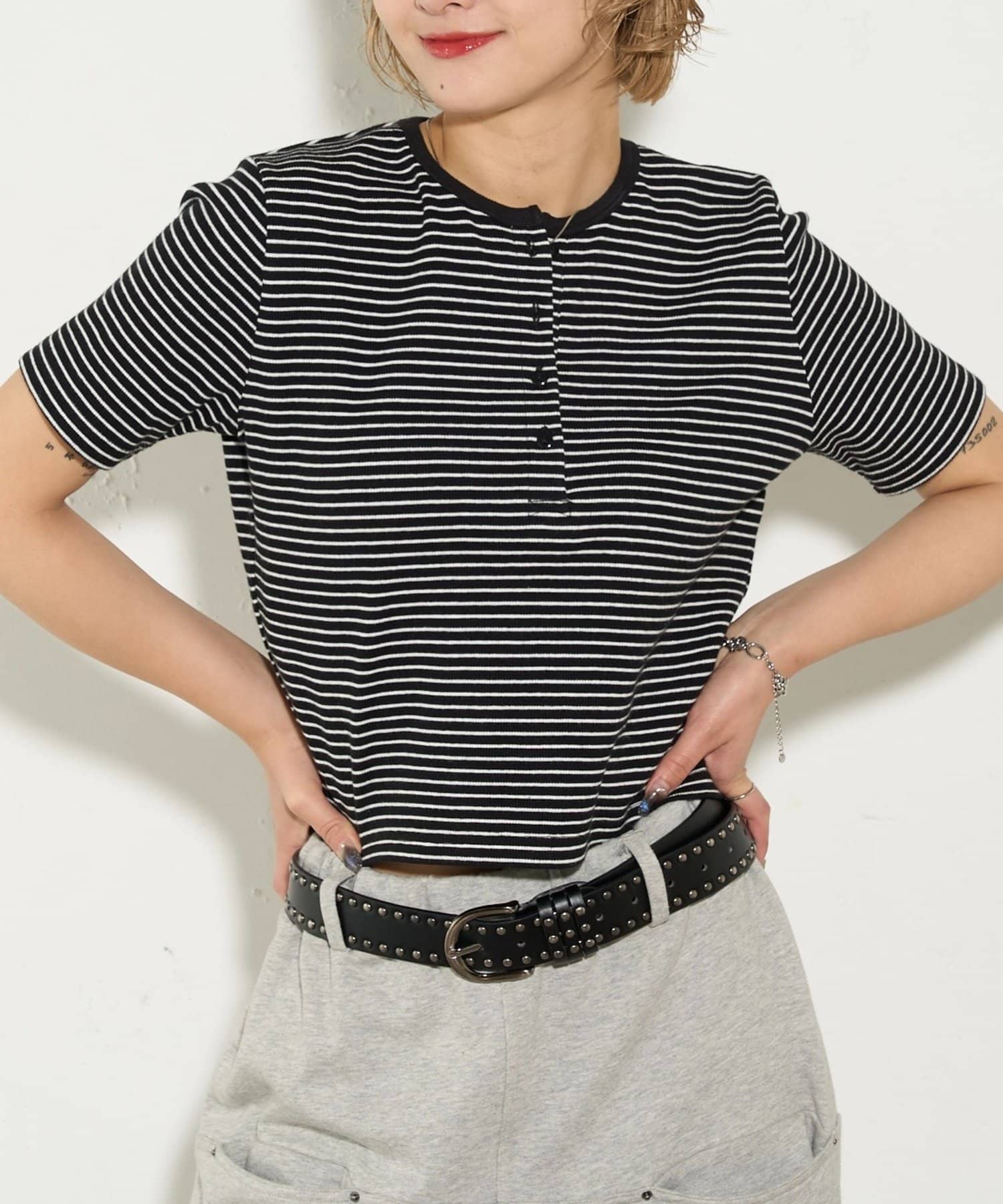 WHO’S WHO gallery(フーズフーギャラリー) アソートヘンリーネックTEE