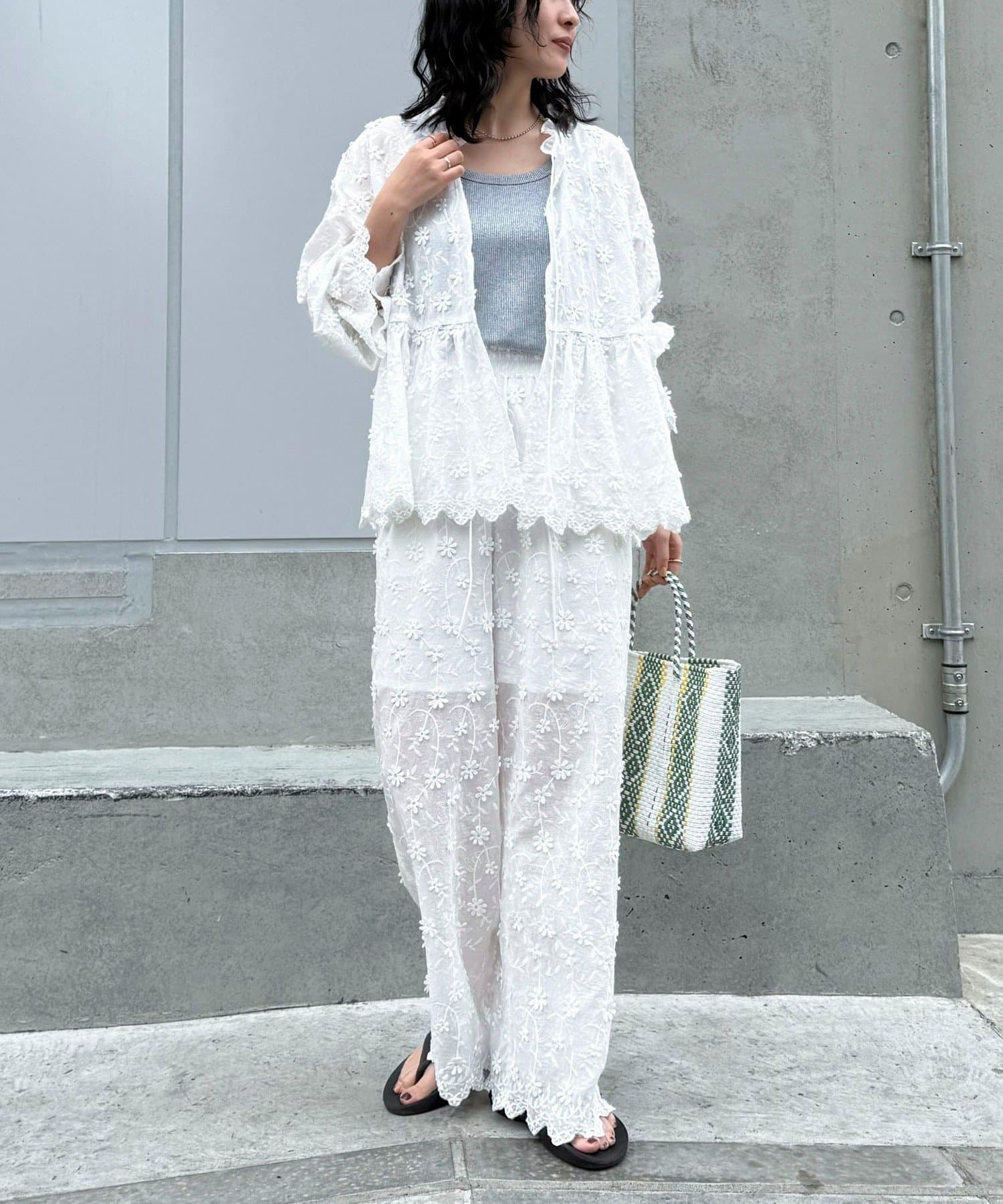 Newஐ⋆*フランスアンティーク・スカラップに花柄刺繍のクロス Newஐ⋆*フランスアンティーク・スカラップと花柄刺繍の円形