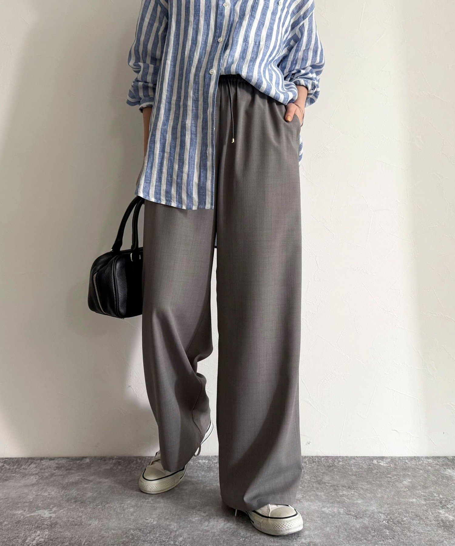◇fredy emue◇【2025 SS】ドライタッチな肌触りが魅力的なストレートイージーパンツ●point・サラッとした着心地が魅力的なドライスラブストレートイージーパンツです・縦にスッキリとしたシ
