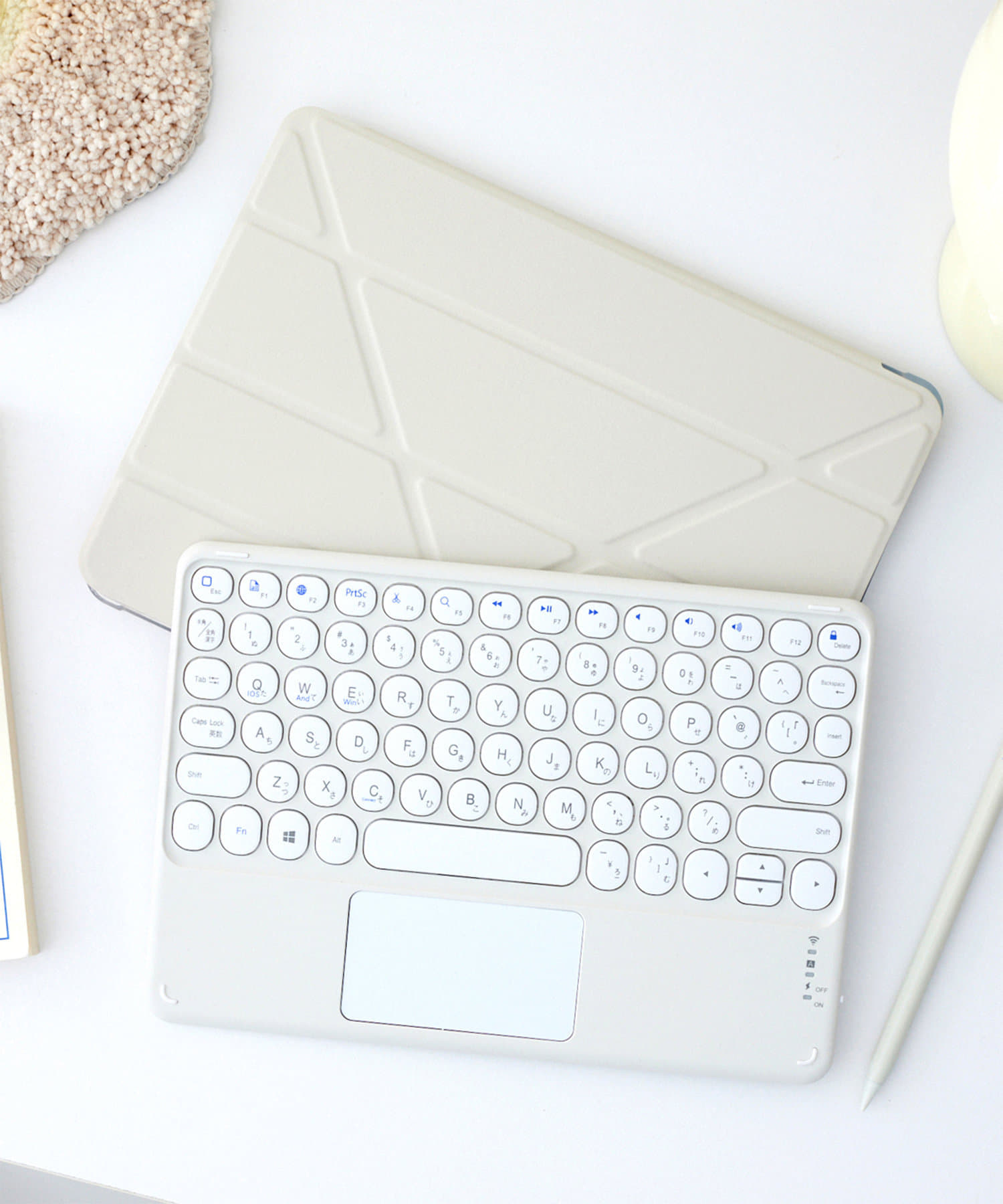 3COINS スリコ タッチパッド付きキーボードを iPad と MacBook