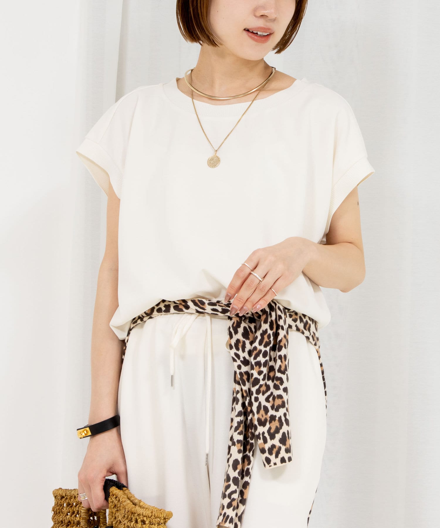 ◇25SS◇Rie Miiler◆Point・快適な着心地が魅力のダンボールジョーゼットを使用したカットソー・優れた伸縮性でストレスフリーな着心地・程よいドレープ感があり、カジュアルすぎない印象・袖と