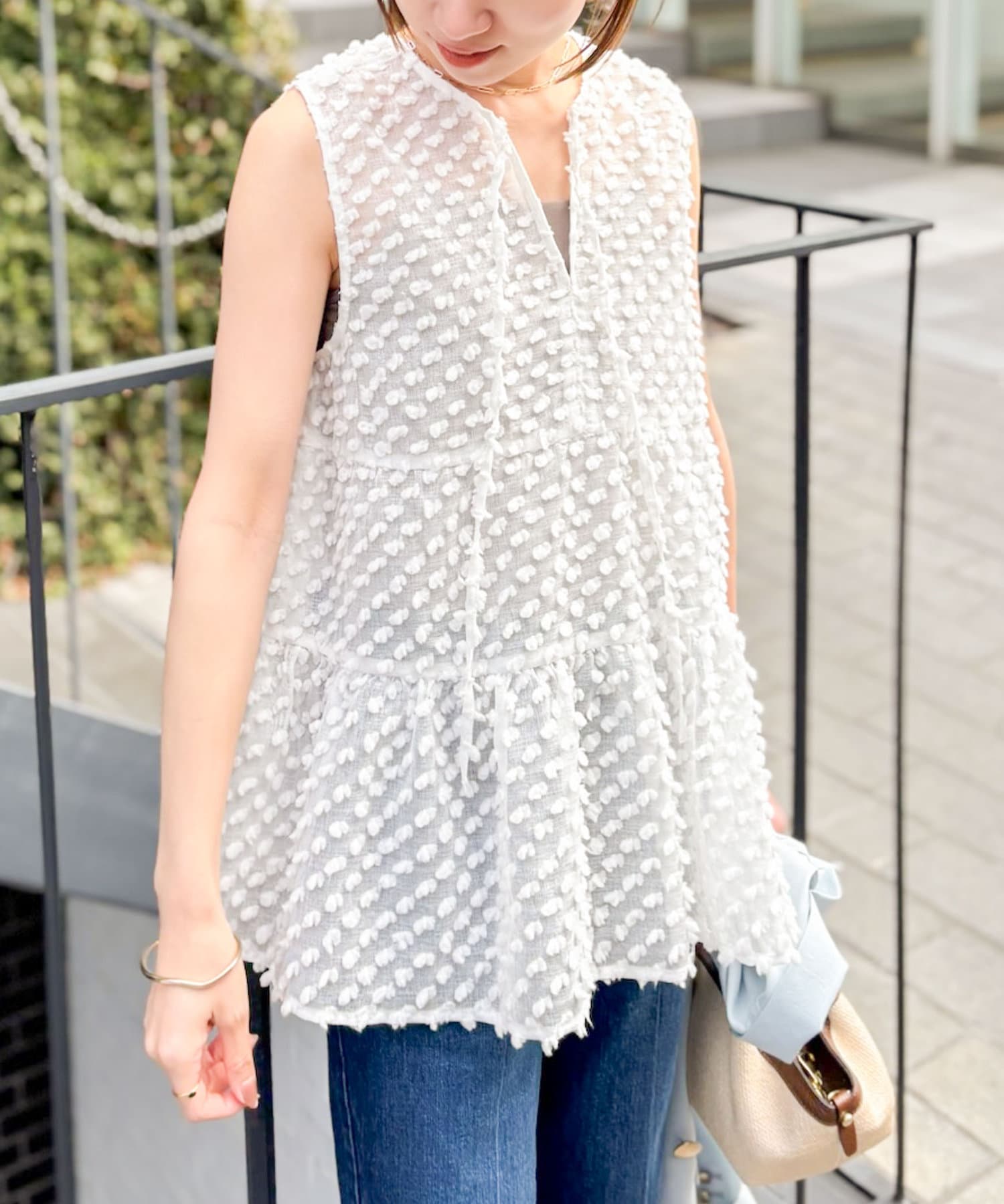 ◇25SS◇NOLLEY'S【PR阿部☆別注アイテム】◆Point・夏に着映えるシアー素材のノースリーブブラウス・立体感のあるポンポンがドット柄のように散りばめられたデザイン・シアー感があり