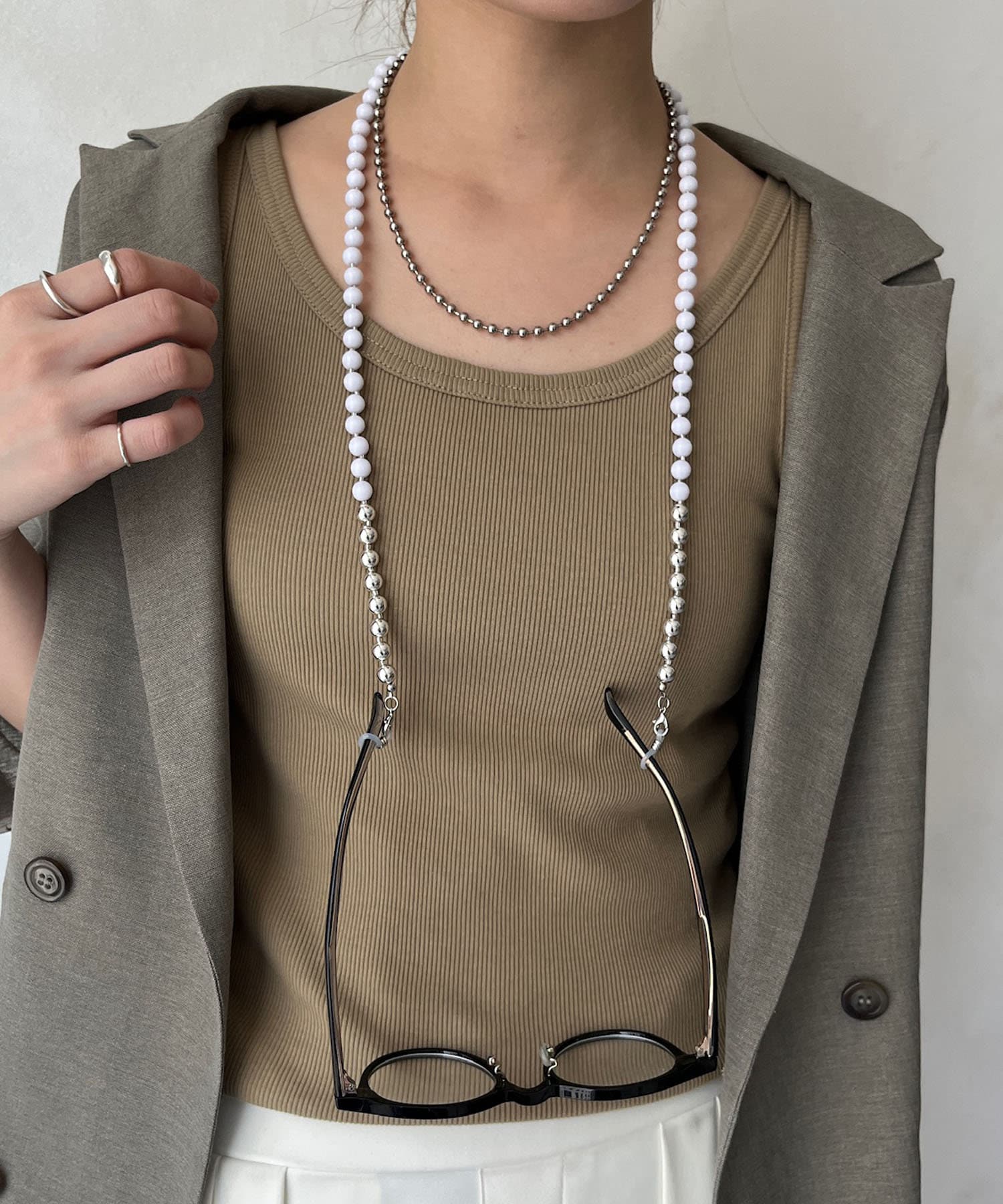 ■2025 SPRING & SUMMER ITEM■サングラスチェーンにも！ネックレスにもなる！！普段は上品なロングネックレスとして、胸元にエレガントなアクセントを加えてくれます。艶やかなパ