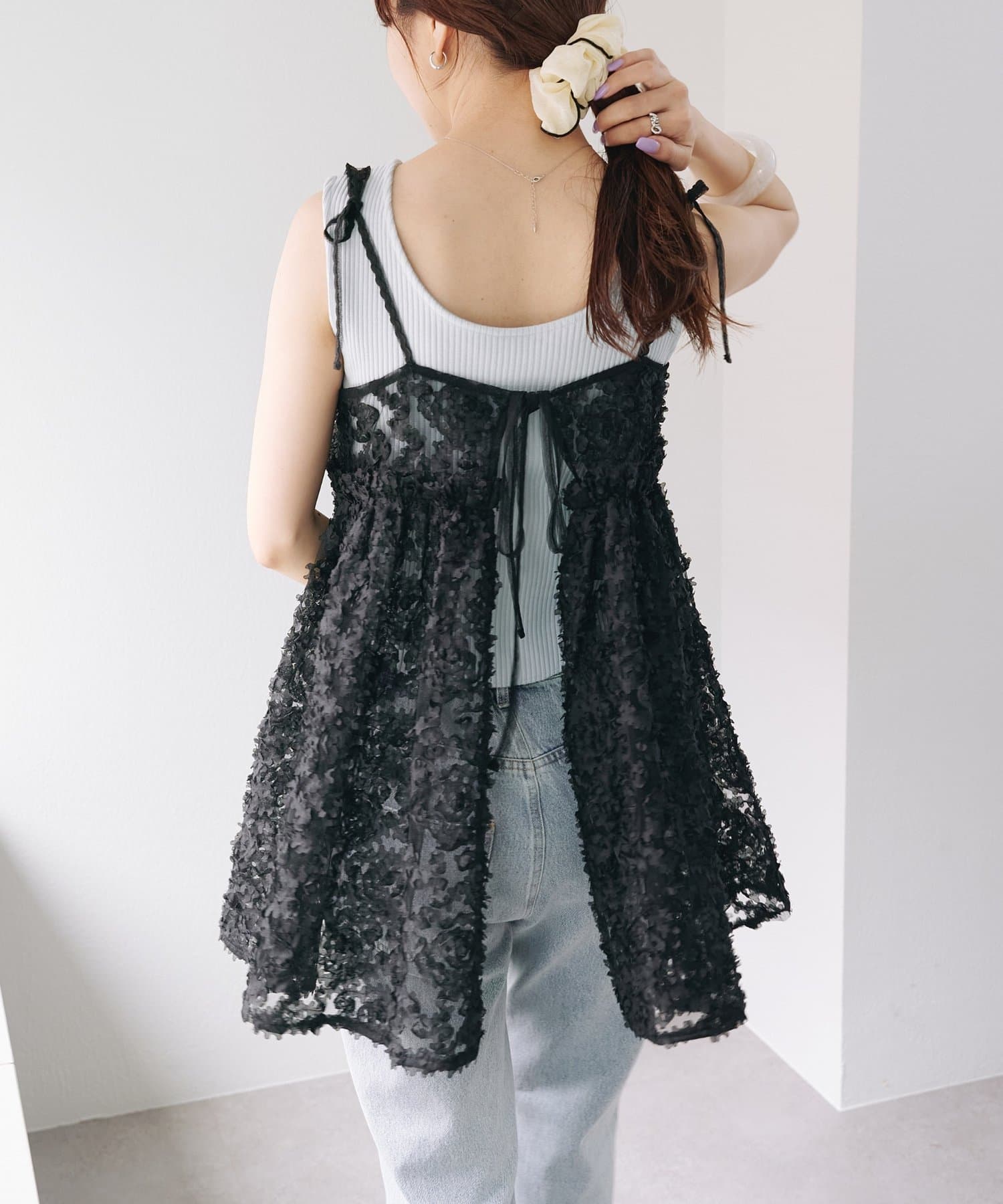 よく見る「芸能人が愛用 前後2WAY】ウェーブ刺繍チュールチュニック Kastane(カスタネ | トップス