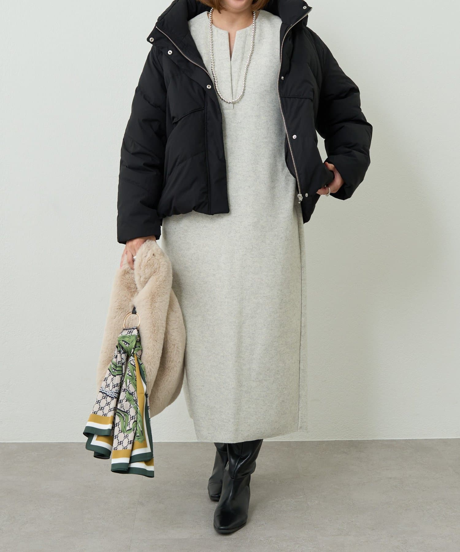 un dix cors(アンディコール) 《軽くて着やすい》ストレッチカシュネックピュアダウン