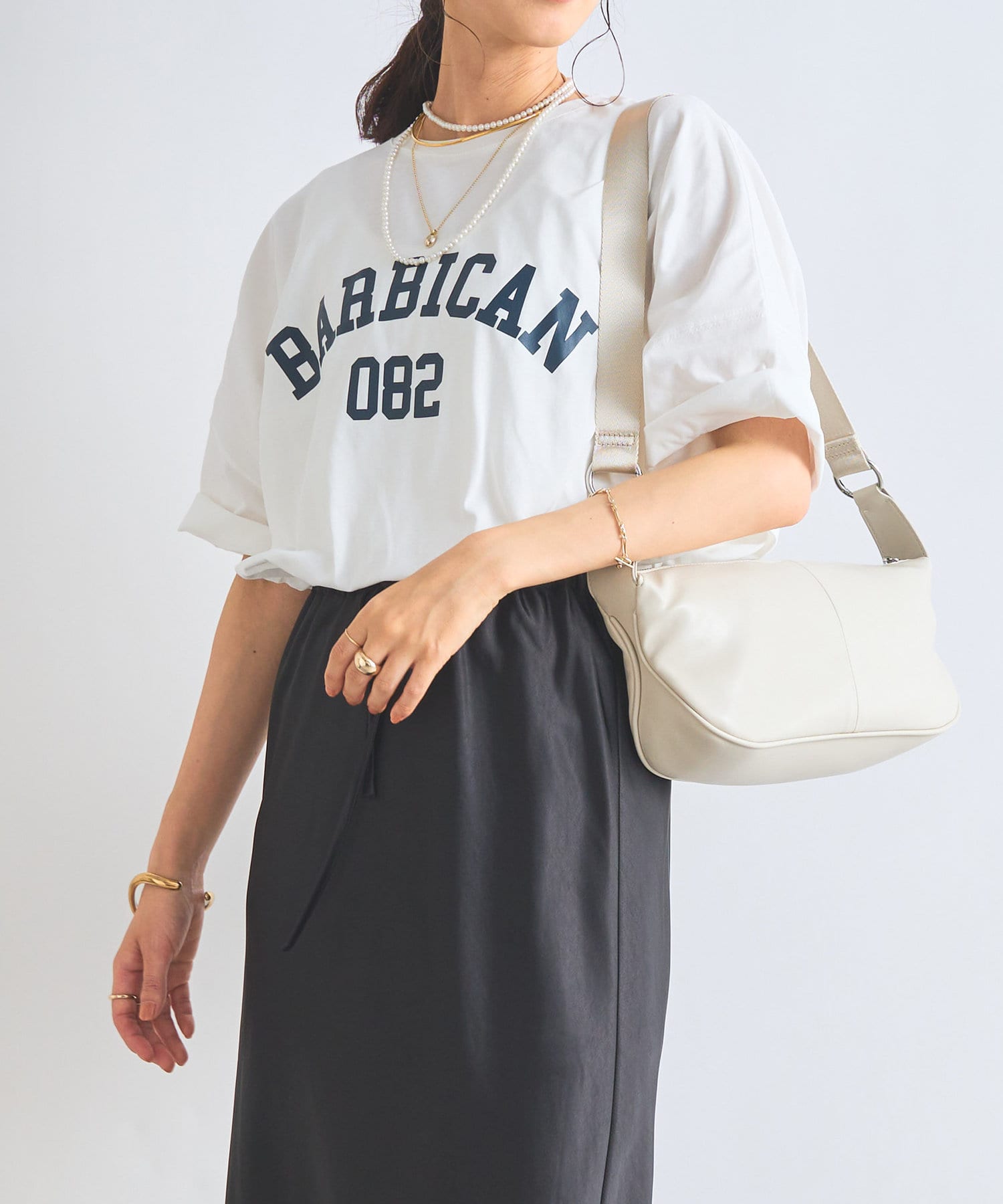 大人カジュアルな雰囲気のTシャツ商品ポイント・大人カジュアルな装いを楽しみたいときに重宝する、デイリーユースにぴったりなTシャツ。・ベーシックなカラーリングなのでカジュアルになりすぎずまとめてくれます