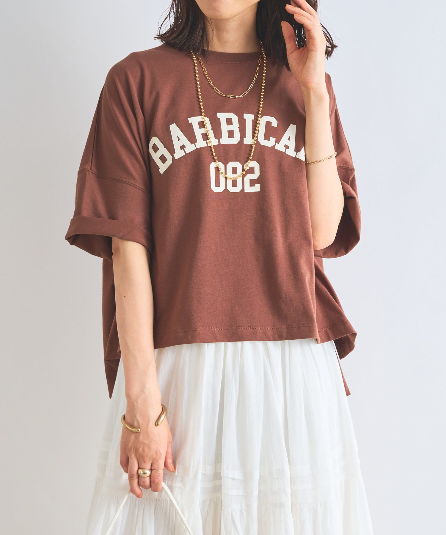 大人カジュアルな雰囲気のTシャツ商品ポイント・大人カジュアルな装いを楽しみたいときに重宝する、デイリーユースにぴったりなTシャツ。・ベーシックなカラーリングなのでカジュアルになりすぎずまとめてくれます