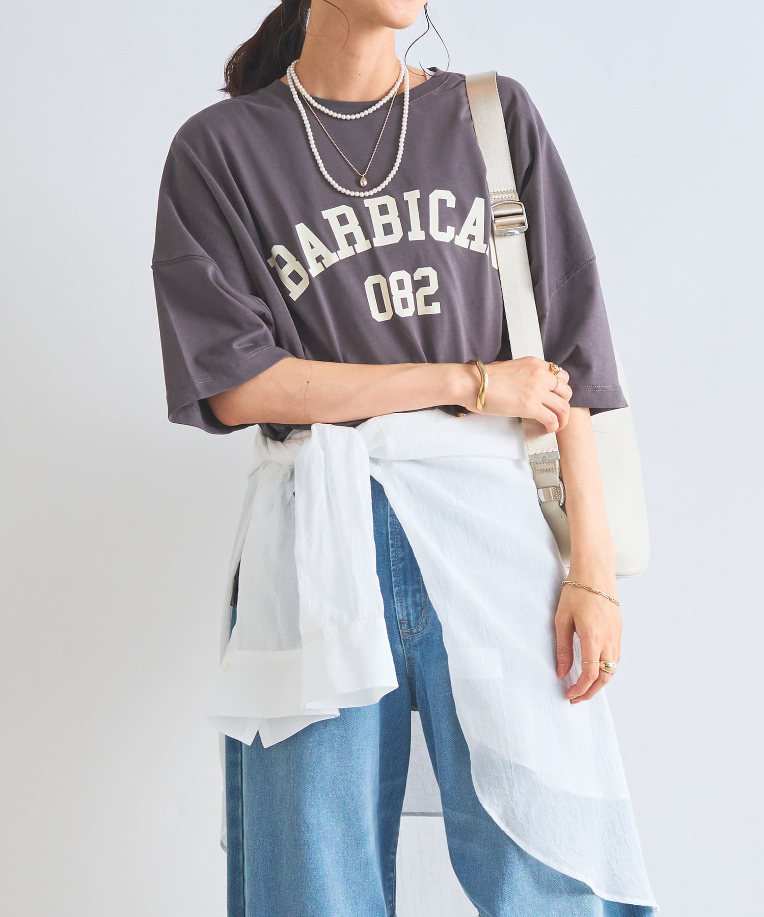 大人カジュアルな雰囲気のTシャツ商品ポイント・大人カジュアルな装いを楽しみたいときに重宝する、デイリーユースにぴったりなTシャツ。・ベーシックなカラーリングなのでカジュアルになりすぎずまとめてくれます