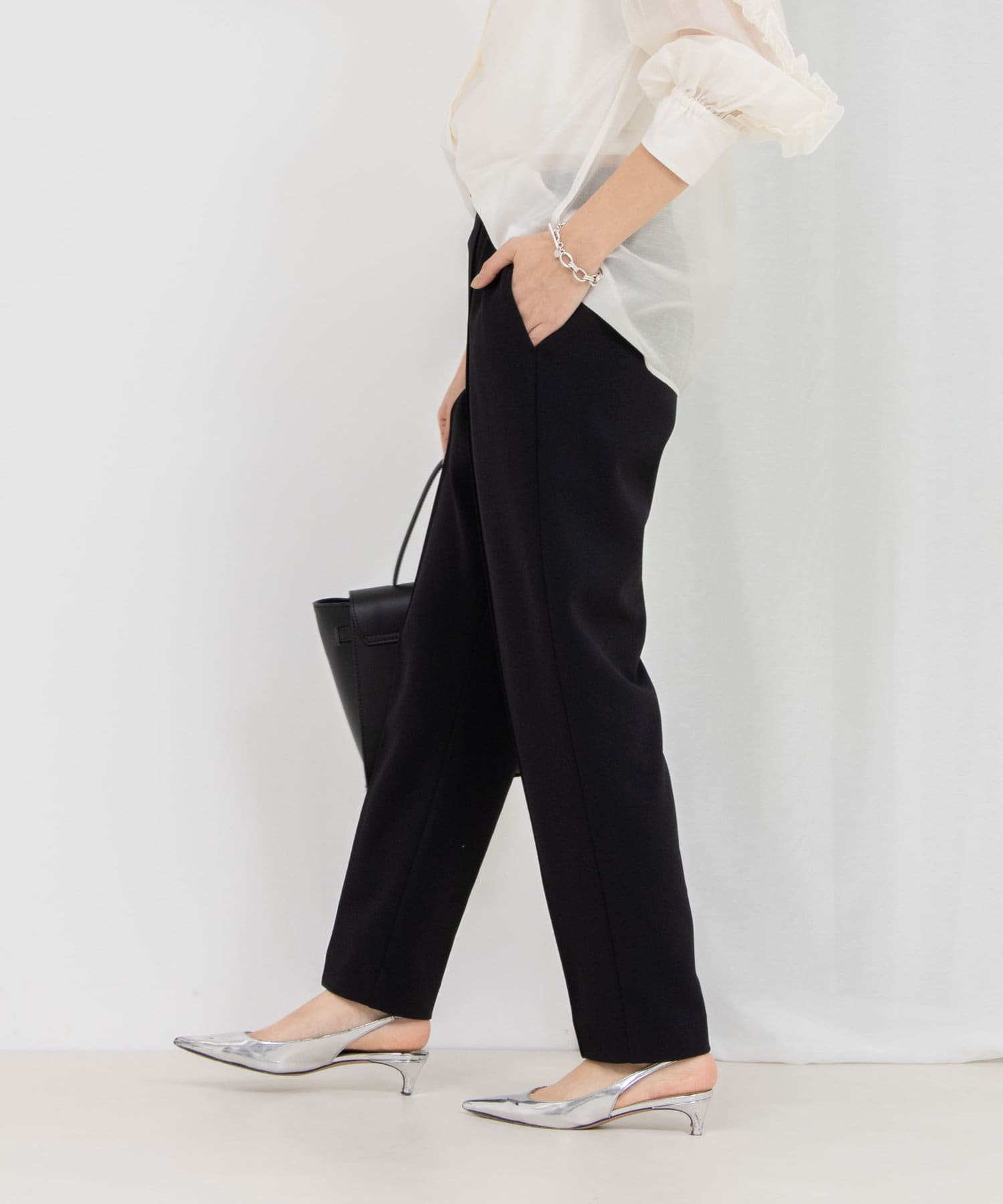 ◇25SS◇NOLLEY'S◆Point・ウエストゴムのイージーな穿き心地が魅力のテーパードパンツ・適度な反発感とキックバック性の良さが特徴の素材を使用・中肉厚でしなやかなストレッチが快適な