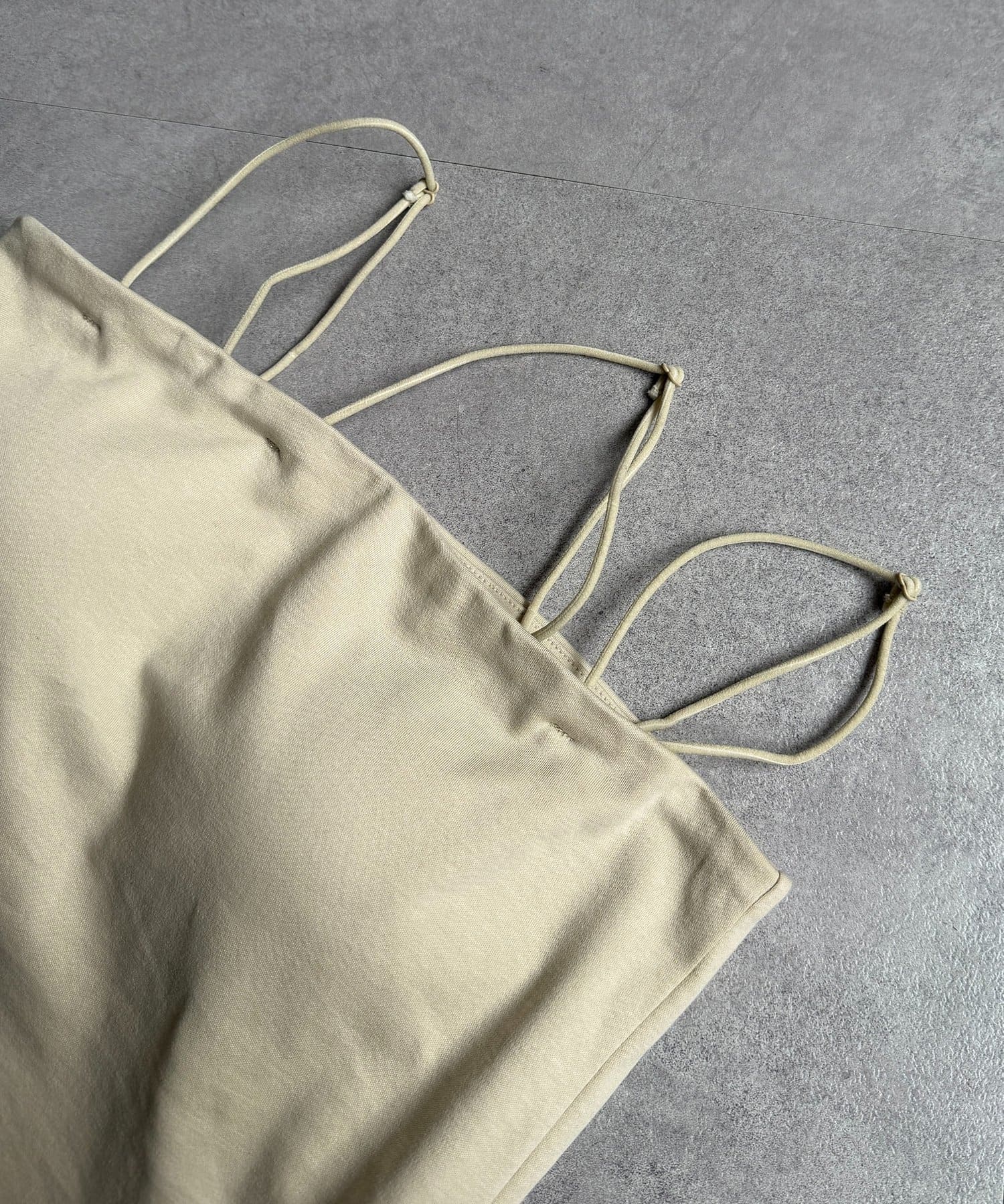 Thevon.(ゼヴォン) 【新色登場！】アシメストラップカップ付きキャミ