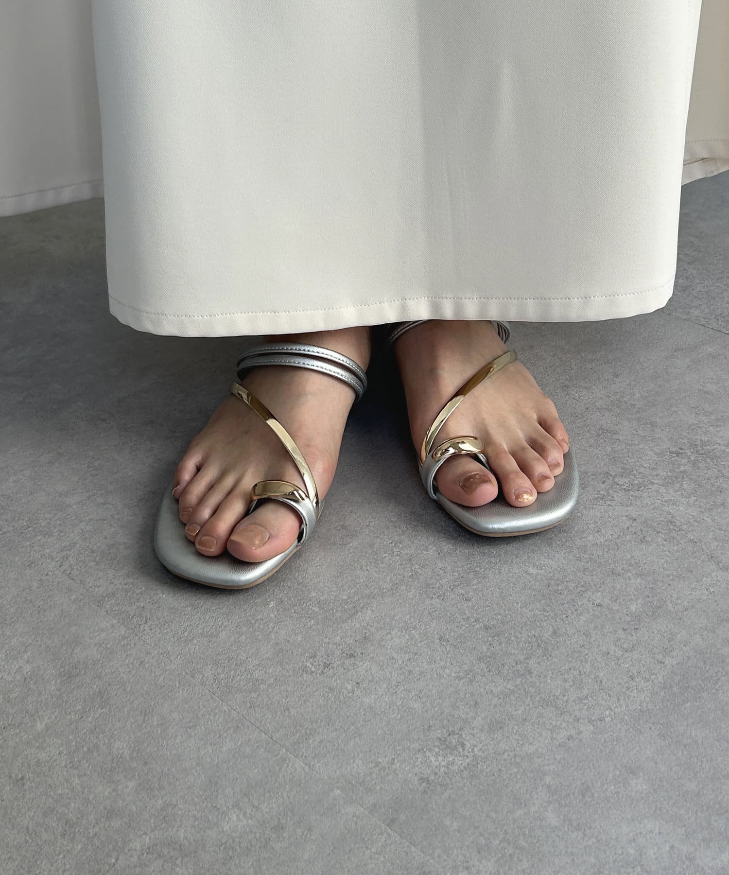 Thevon.(ゼヴォン) GLDトングサンダル