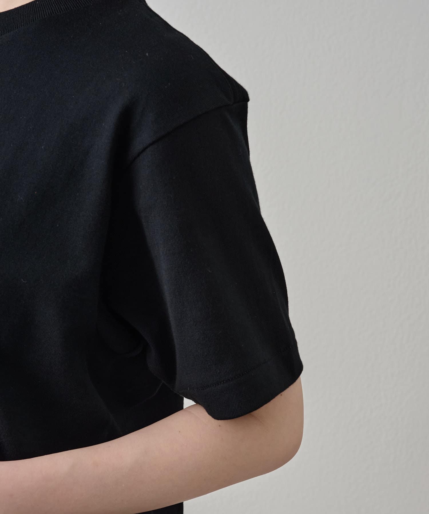 Omekashi(オメカシ) Hanes(ヘインズ) KUROクルーネックTシャツ