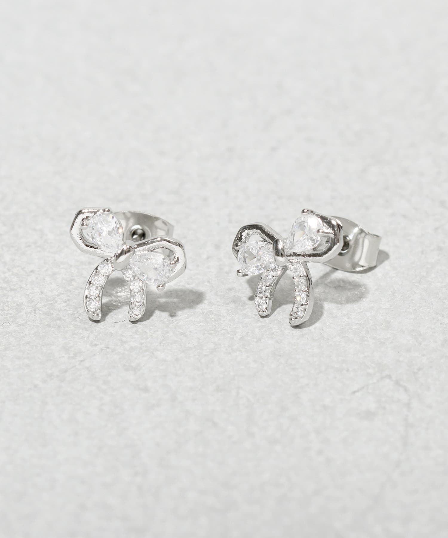 3COINS(スリーコインズ) キラキラリボンピアス