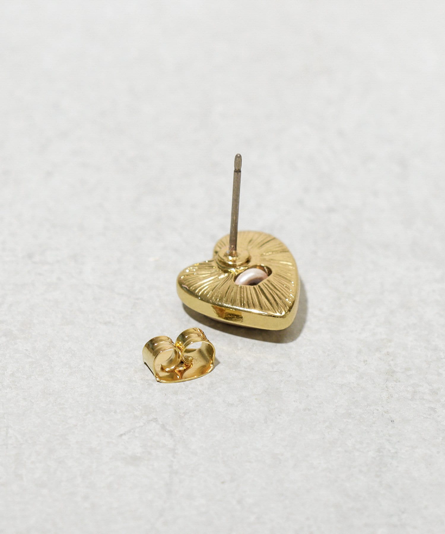 3COINS(スリーコインズ) フチメタルパールハートピアス
