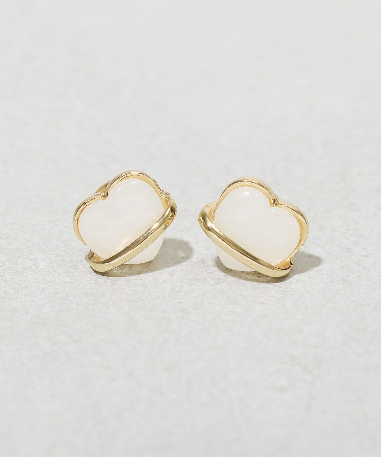 3COINS(スリーコインズ) カラーハートピアス