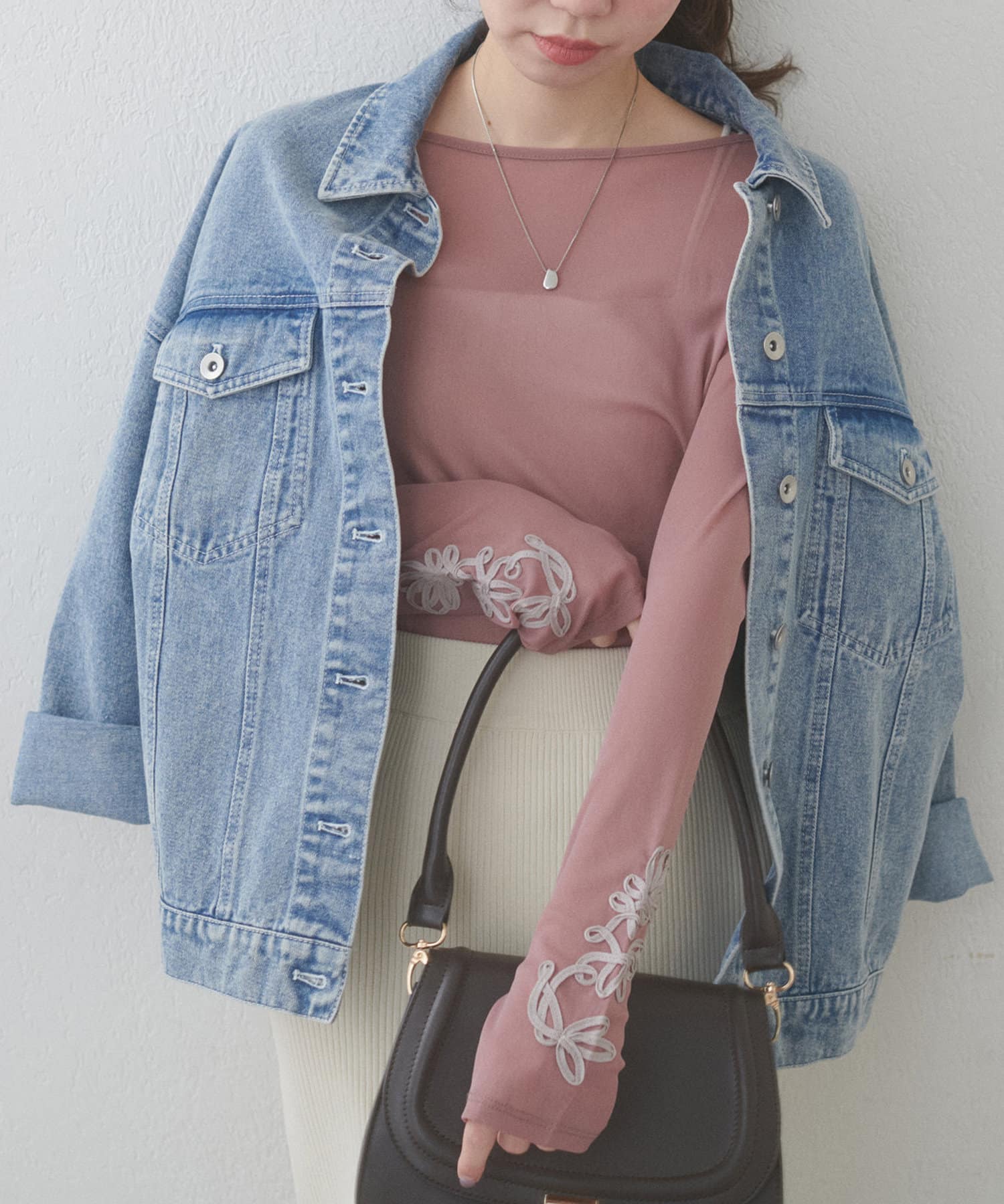 【2025SS natural couture】袖の配色刺繍がポイントのチュールトップス■Design１枚でもインナーとしても大活躍のチュールトップス。柔らかな素材でストレスフリーな着心地です。シアー