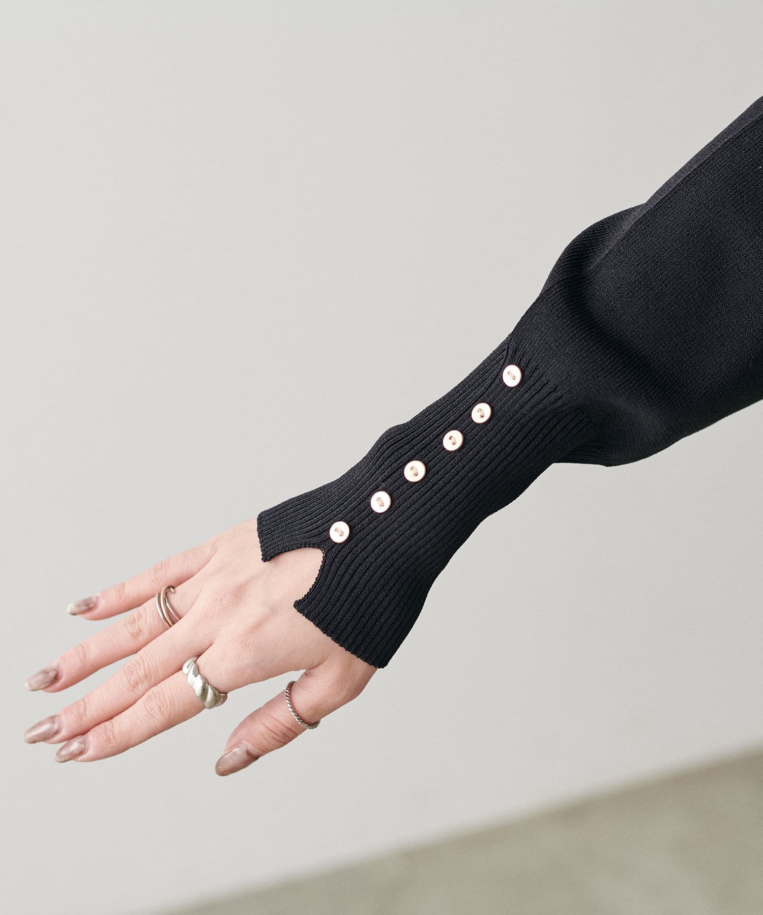 NICE CLAUP / OLIVE des OLIVE OUTLET(ナイスクラップ  / オリーブ デ オリーブ アウトレット) 【LARUTA】袖口ちび釦シンプルニット