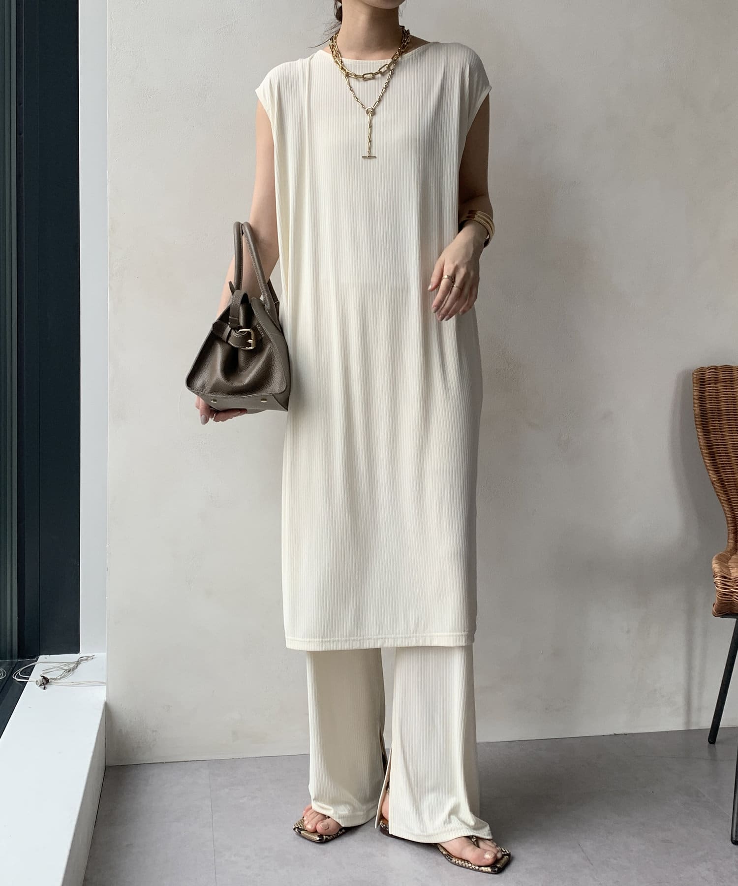 ■2025 SPRING & SUMMER ITEM■WEB限定！楽なのに、おしゃれ。大人の余裕漂うリラクシーセットアップトップスは、気になる二の腕をさりげなくカバーしてくれる絶妙な袖丈。詰ま