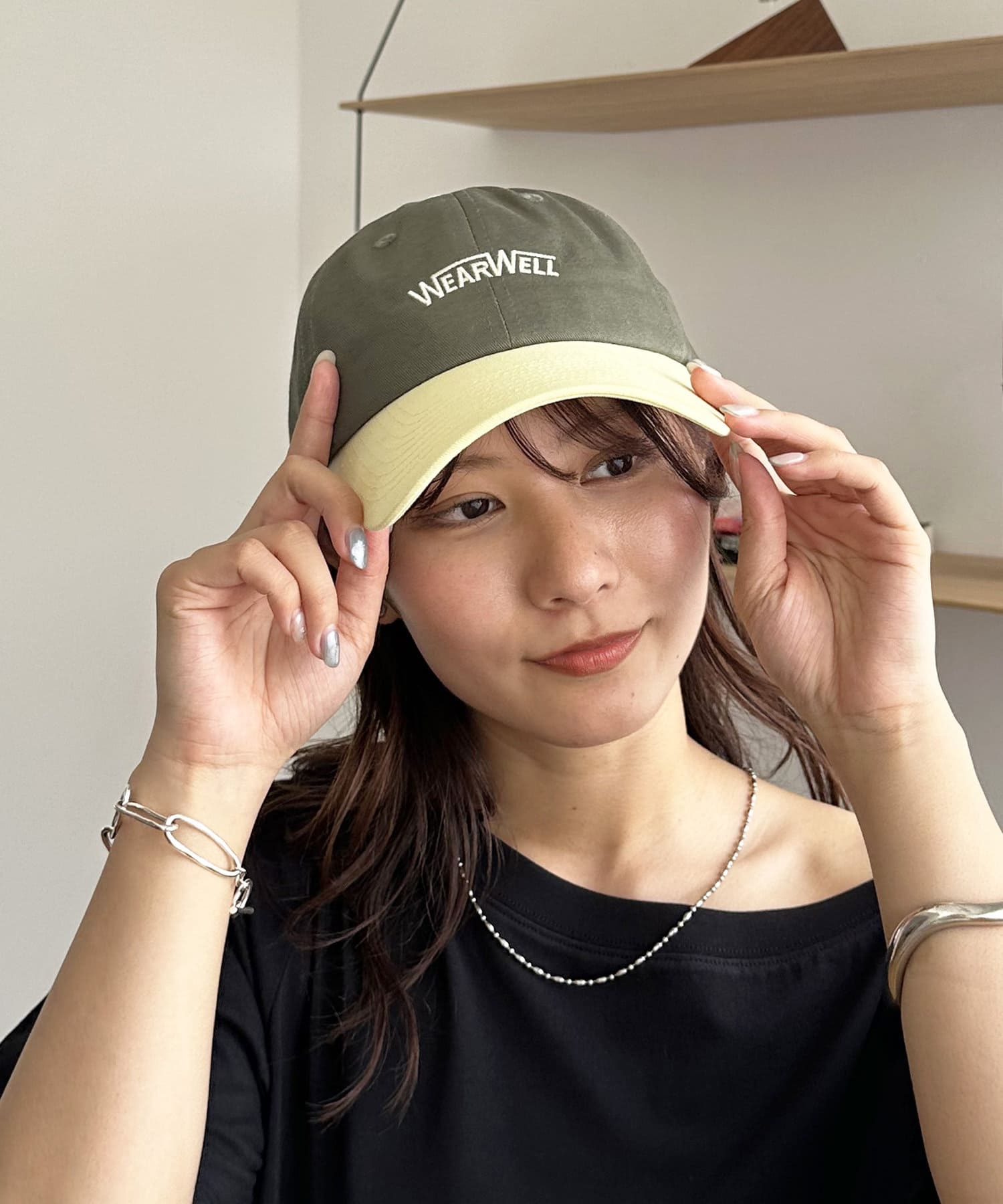 さりげなく差がつく、カラーブロック6パネルキャップ。程よく遊び心のあるカラーブロックデザインが魅力の6パネルキャップ。色の切り替えでシンプルなコーデにアクセントをプラスし、存在感を演出します。ロゴはつ