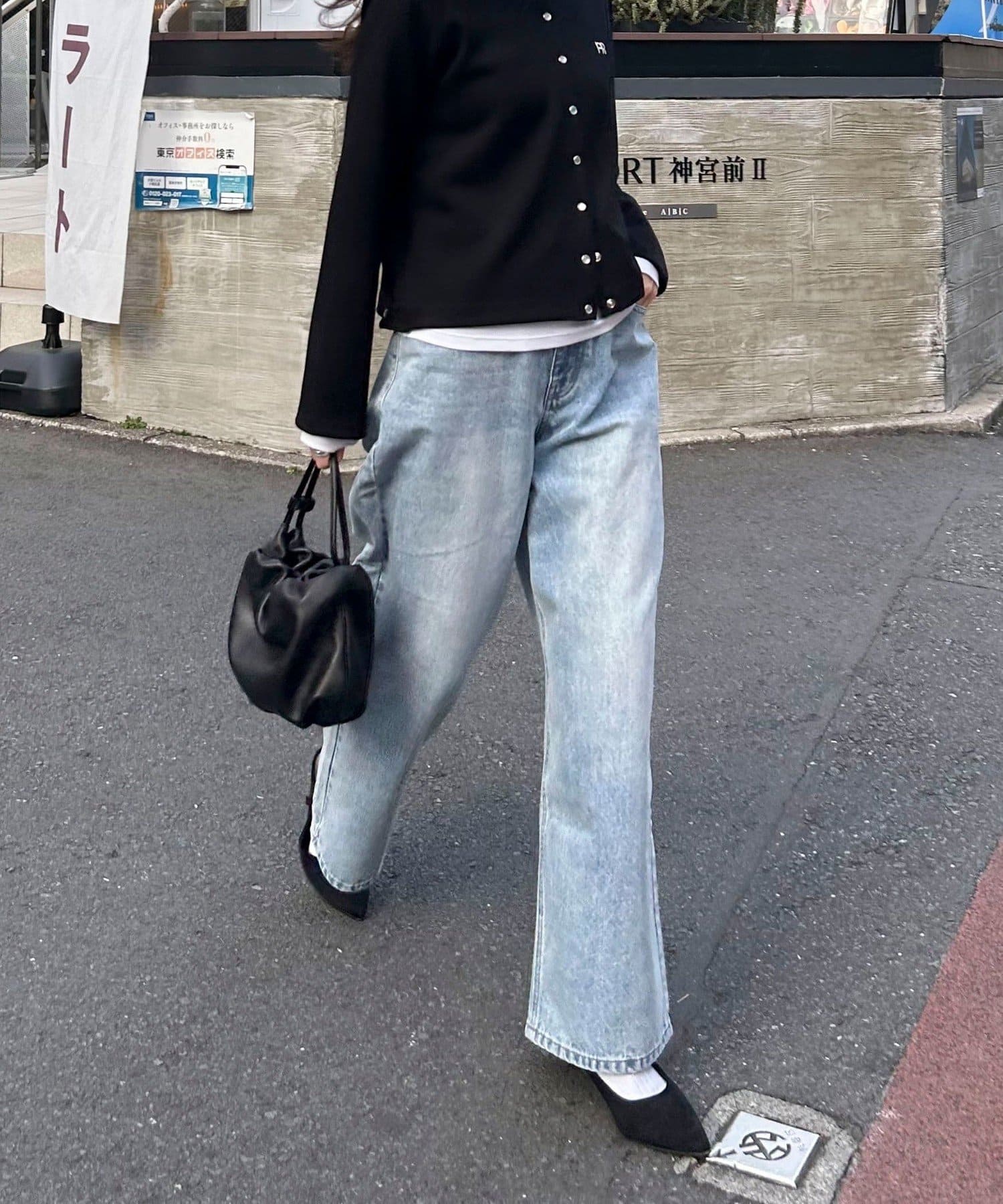 ◇fredy emue◇【2025 SS】ルーズシルエットがこなれた印象のストレートデニム●point・程良くルーズに着られる少し太めシルエットのストレートデニムです・脚のラインを拾わないワイドシルエ