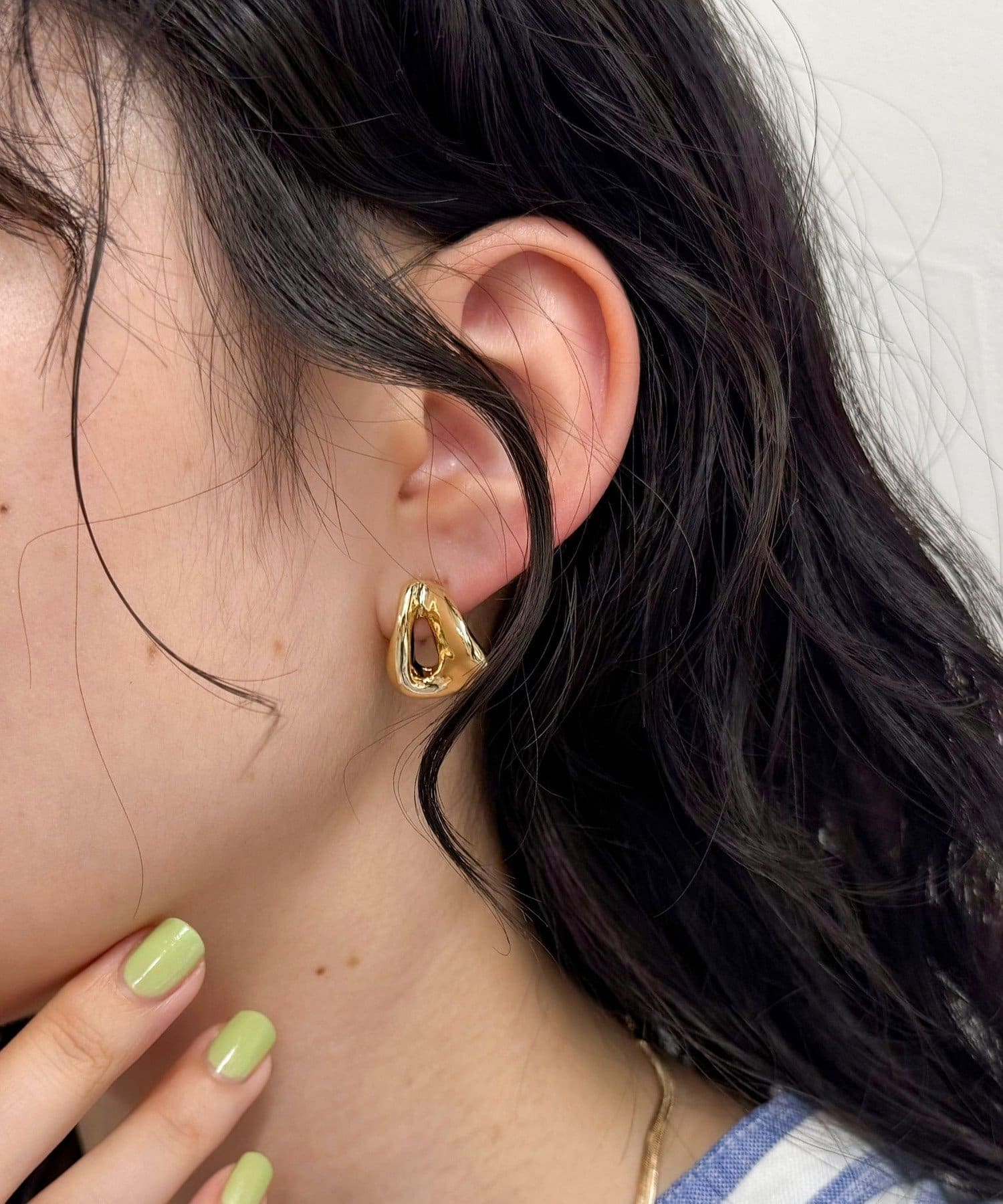 FREDY & GLOSTER(フレディ アンド グロスター) ひねりモチーフメタルピアス