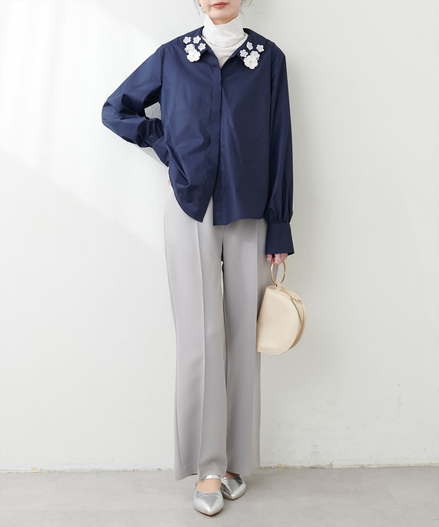 NICE CLAUP / OLIVE des OLIVE OUTLET(ナイスクラップ  / オリーブ デ オリーブ アウトレット) 【natural couture】お花モチーフ衿ブラウス