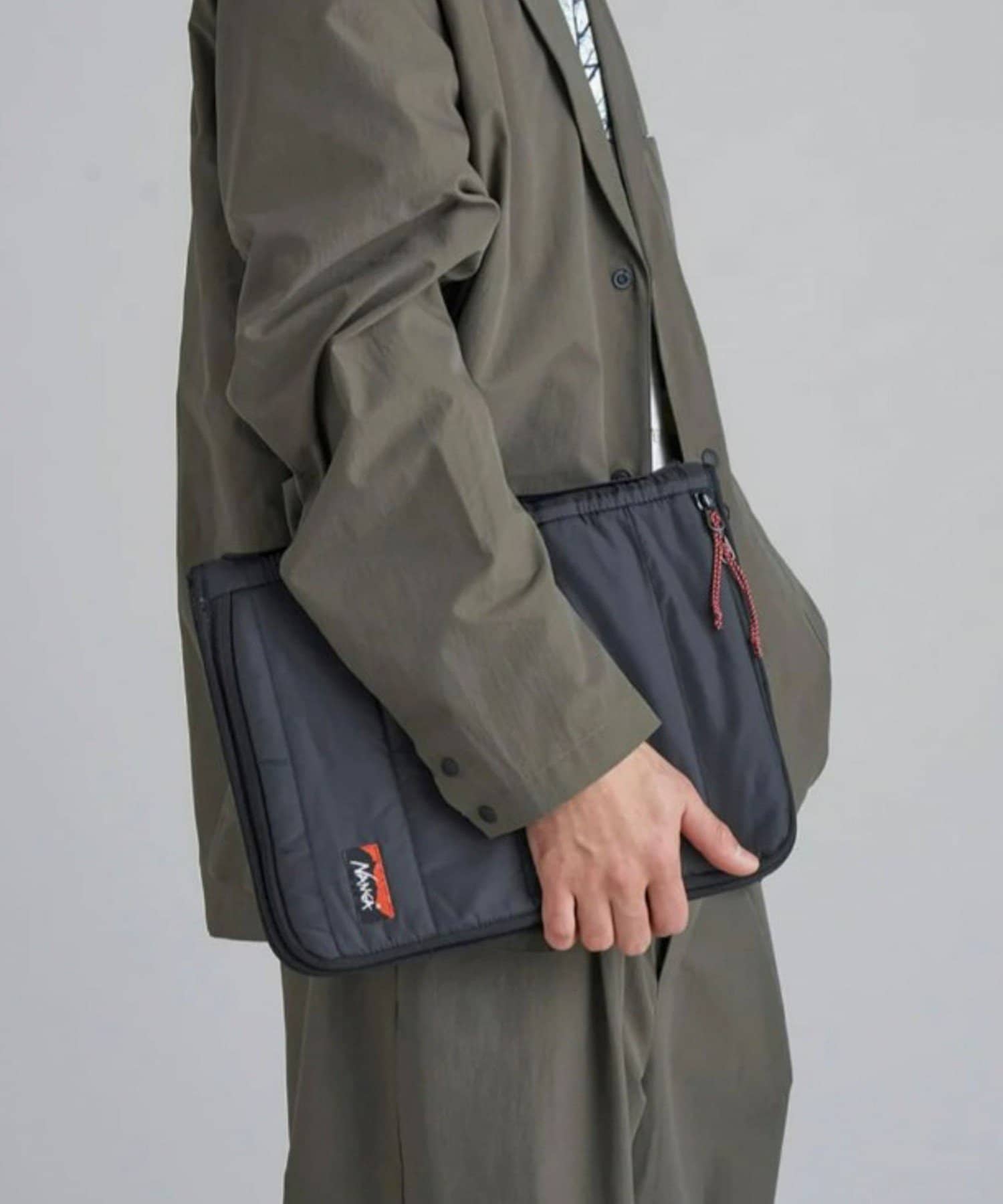 FREDY & GLOSTER(フレディ アンド グロスター) 【NANGA/ナンガ】ガジェットケース タブレットケース PC ハンドル付き