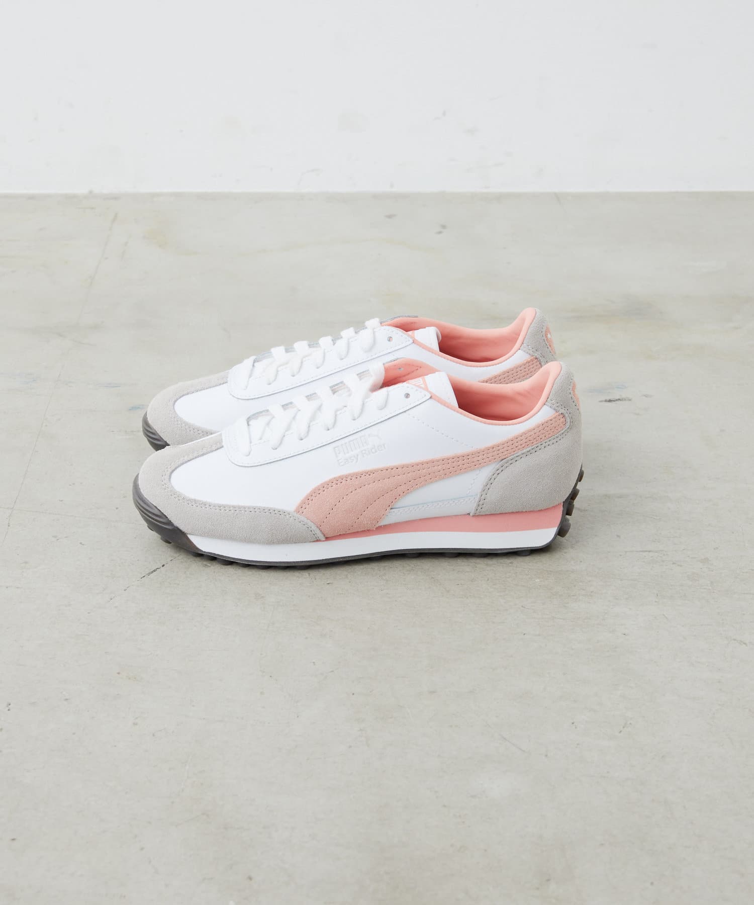 ear限定》【PUMA(プーマ)】イージーライダーミックススニーカー