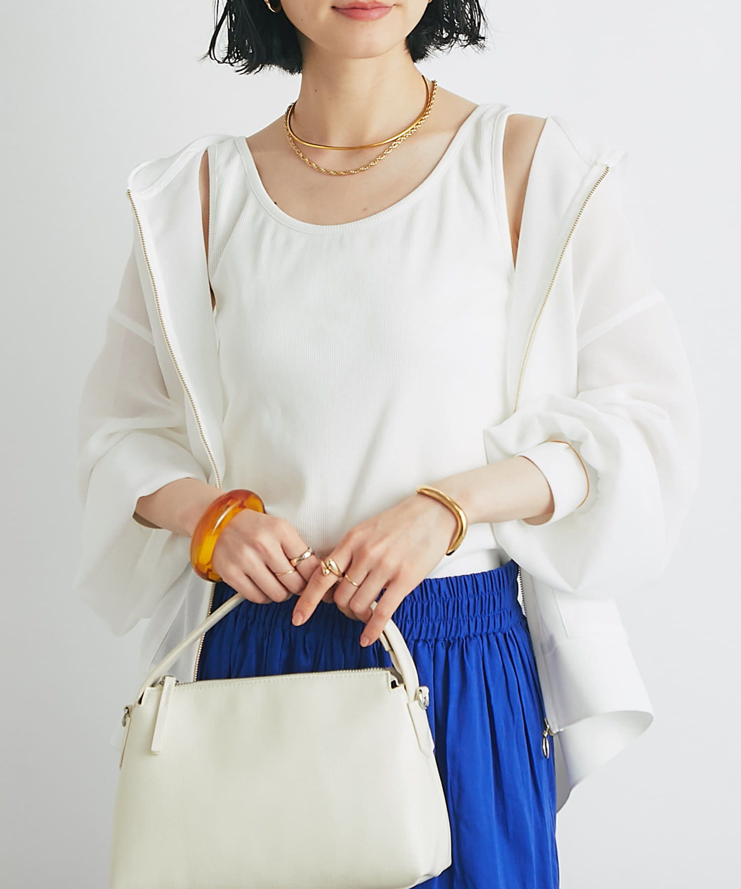 着回しに便利なベーシックなタンクトップ商品ポイント・ロングシーズン、どんなコーデでも活躍するコットンベースのタンクトップ。・後ろ身頃にほどこされた、ブランドロゴがさりげないアクセントに◎・柔らかな肌当