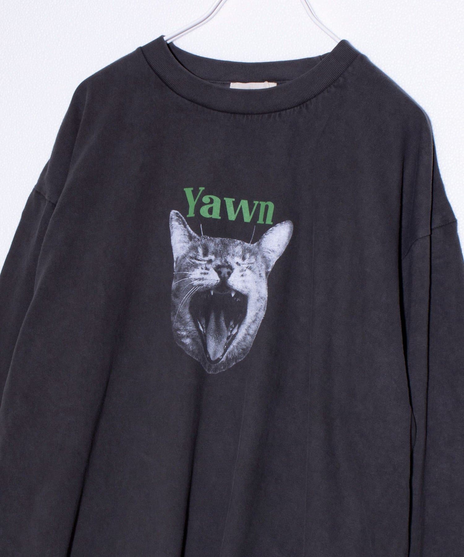 GLOSTER新定番である犬猫プリントシリーズにピグメント加工をしたクルーネックプリント長袖Tシャツが新登場！形は前回同様リラックスシルエット/ビッグシルエット、ドロップショルダーで、男女問わず着てい