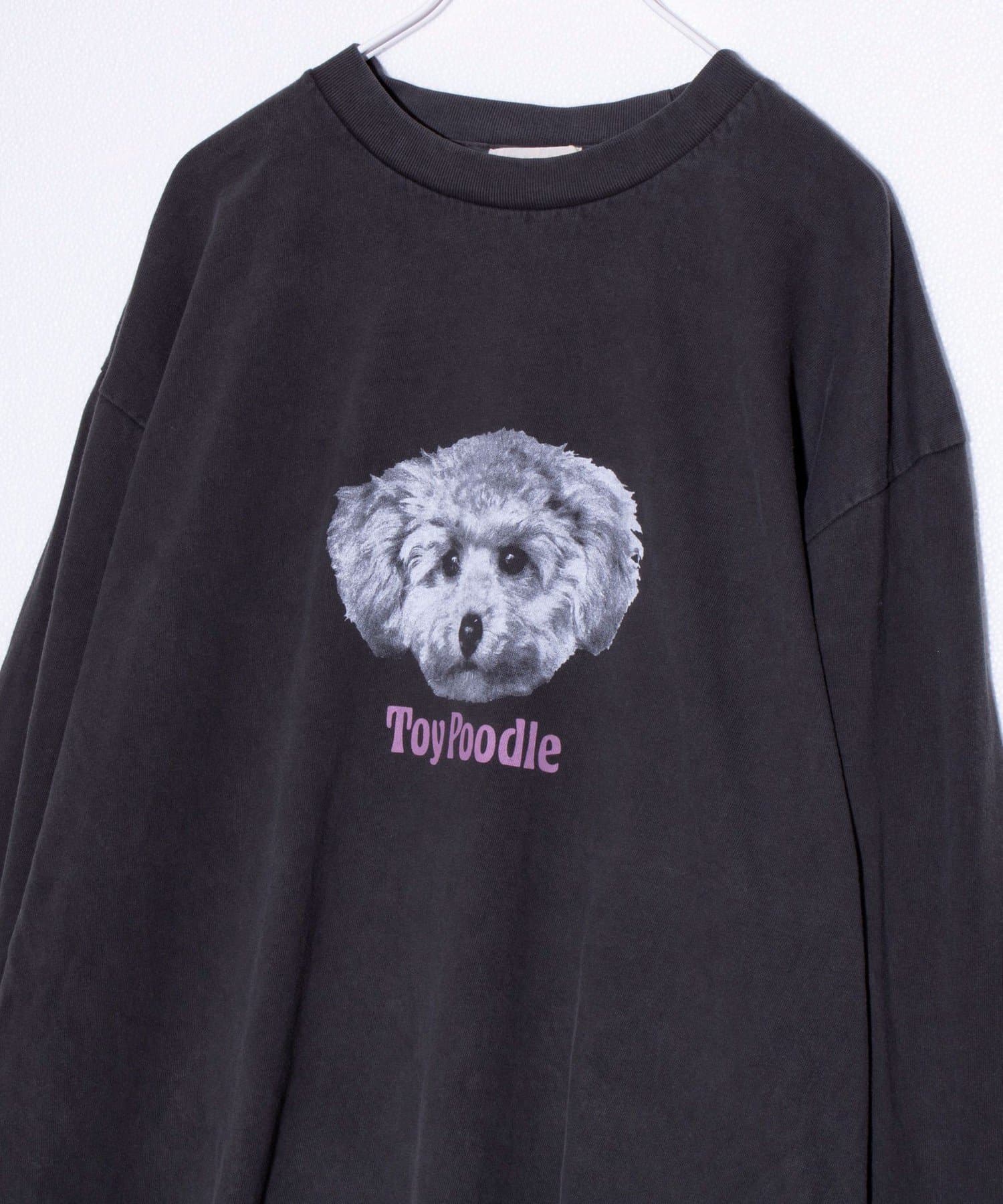 GLOSTER新定番である犬猫プリントシリーズにピグメント加工をしたクルーネックプリント長袖Tシャツが新登場！形は前回同様リラックスシルエット/ビッグシルエット、ドロップショルダーで、男女問わず着てい
