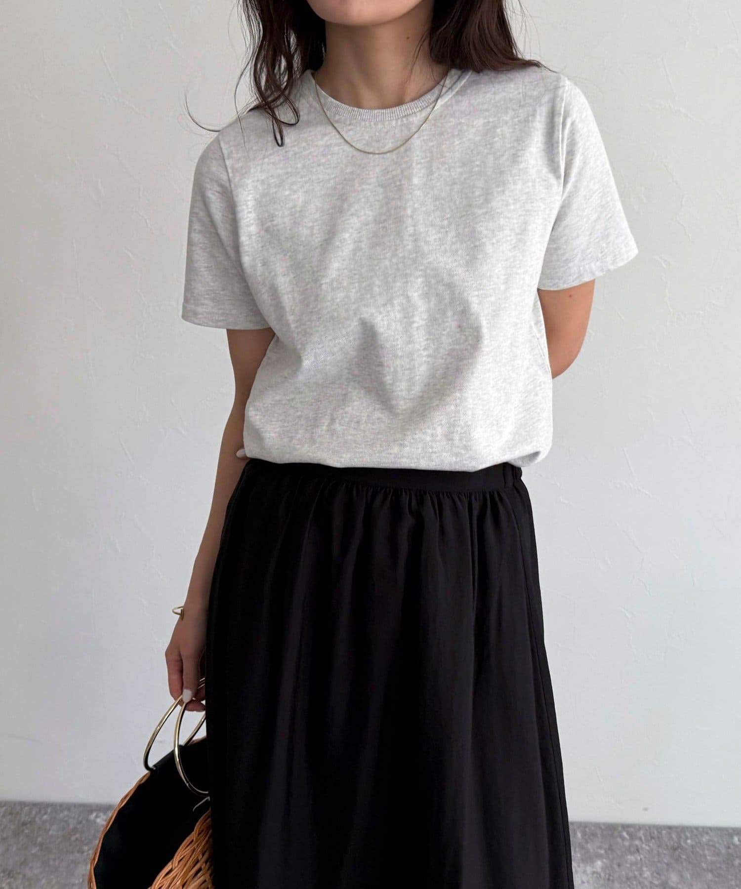 ◇fredy emue◇【2025 SS】着回しに重宝するベーシック半袖Tシャツ●point・ベーシックな形がデイリー使いしやすい半袖シャツです・裾に施したfredyオリジナルのパッチがさりげないワン