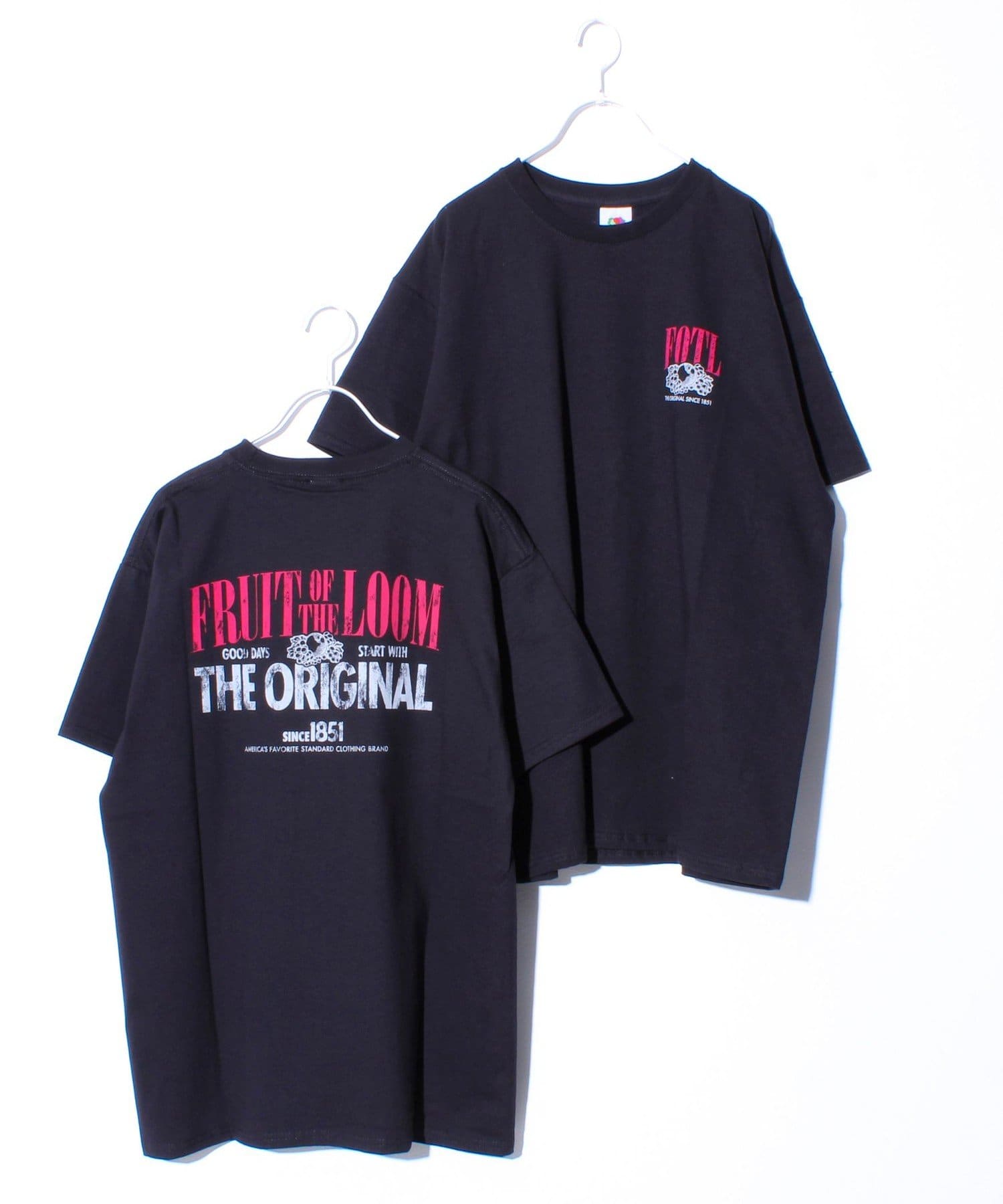 フルーツオブザルームのロゴプリントTシャツ・胸元のワンポイントとバックプリントのデザイン・1枚着からインナー使いまで幅広く活躍する1枚・男女問わず着ていただけるユニセックスアイテム【FRUIT OF 